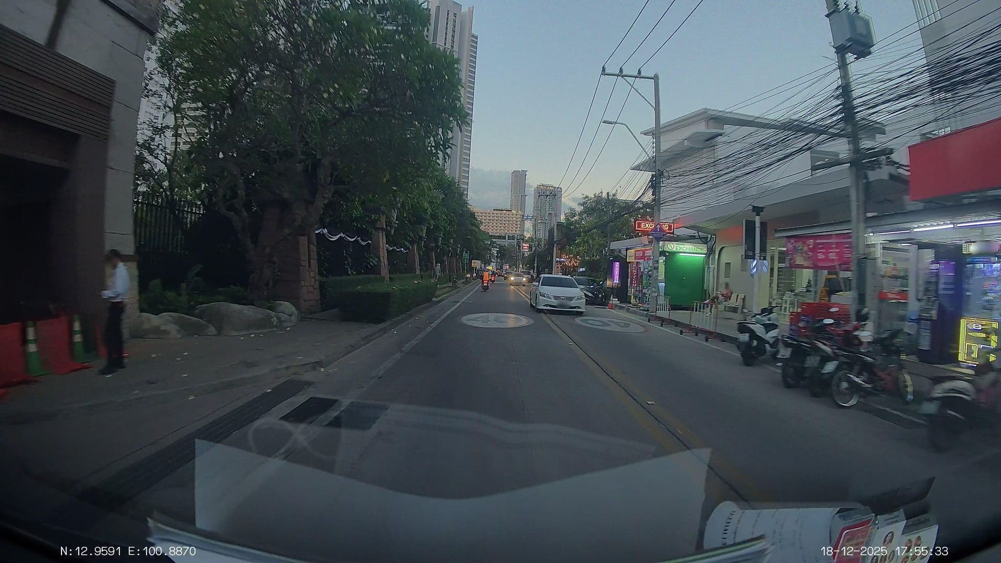 Street view near Jungle Bathroom, Centara Grand Mirage Pattaya, Pattaya — © ThailandCambodia (CC BY-SA · Mapillary)
