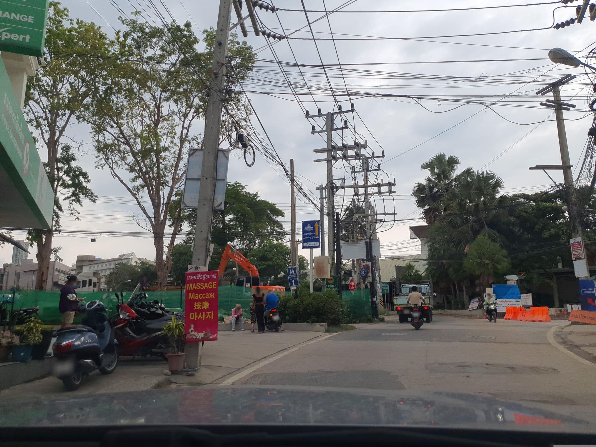 Street view near Ben Pattaya Apartment, Pattaya — © jrcarlsen (CC BY-SA · Mapillary)