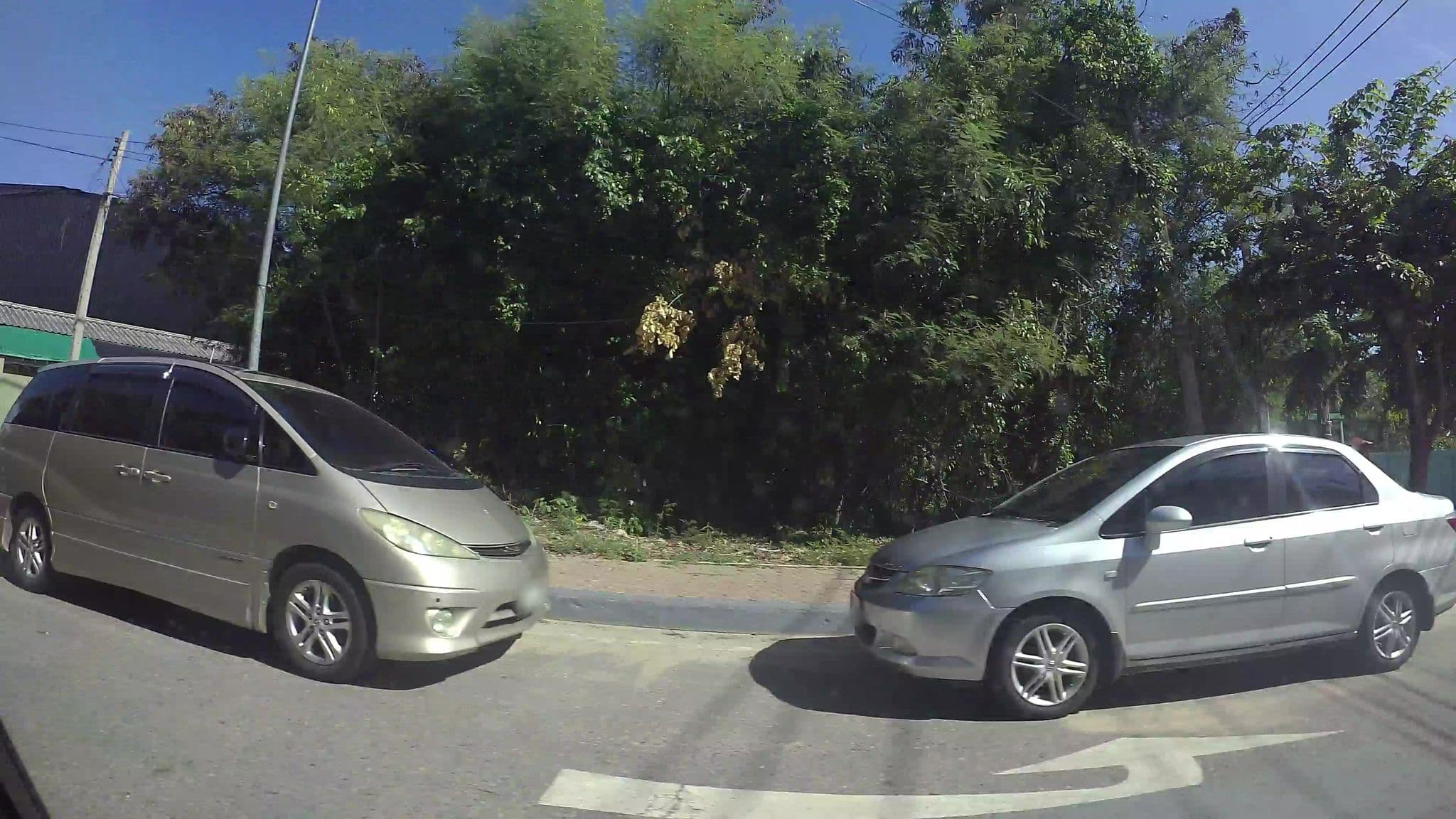 Street view near คุ้มพัทยา หม่อมไฉไล, Pattaya — © taylorsmock (CC BY-SA · Mapillary)