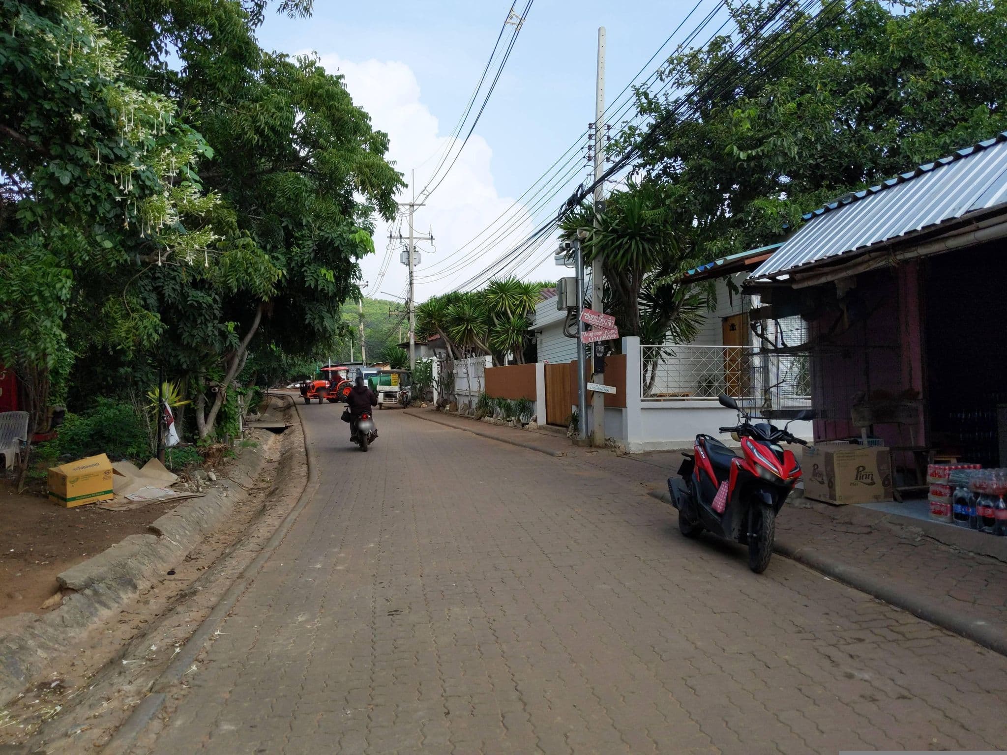 Street view near Wynn, Ban Ko Lan — © UughoTh0 (CC BY-SA · Mapillary)