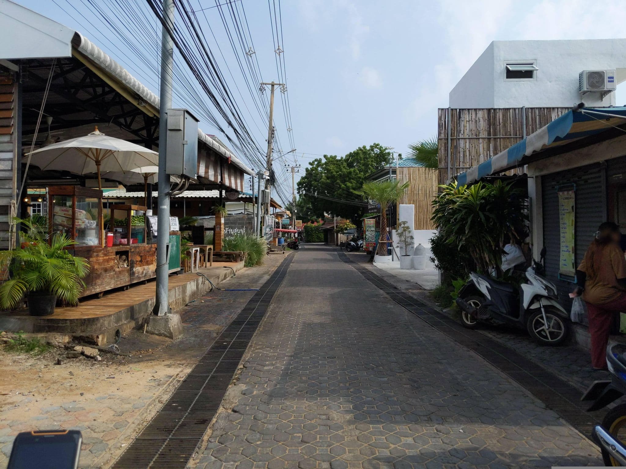 Street view near ซีบีช รีสอร์ท, Ban Ko Lan — © UughoTh0 (CC BY-SA · Mapillary)
