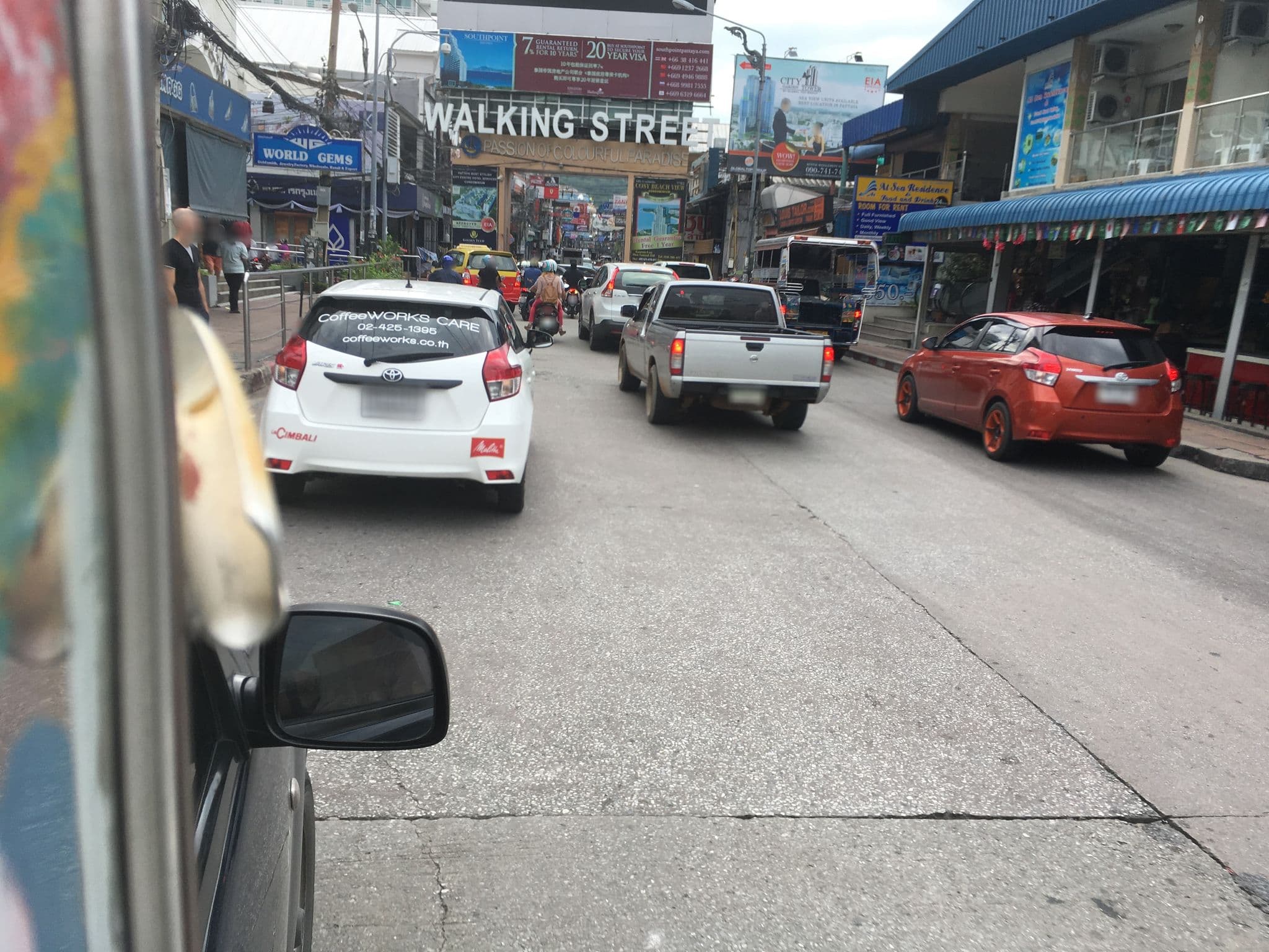 Street view near The Red Balcony Inn, Pattaya — © mirta (CC BY-SA · Mapillary)