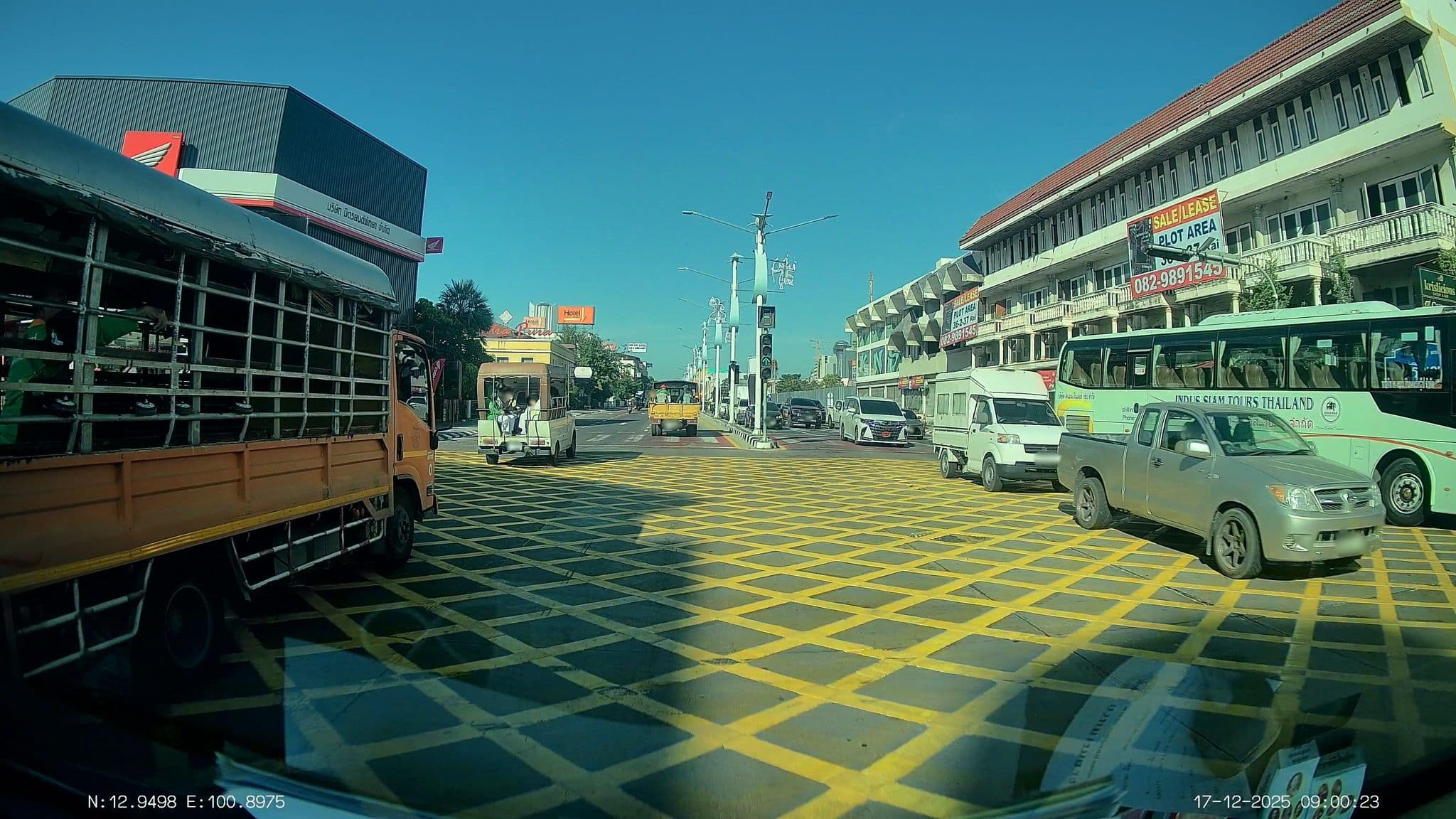 Street view near ข้าวต้มศรีชัง, Pattaya — © ThailandCambodia (CC BY-SA · Mapillary)