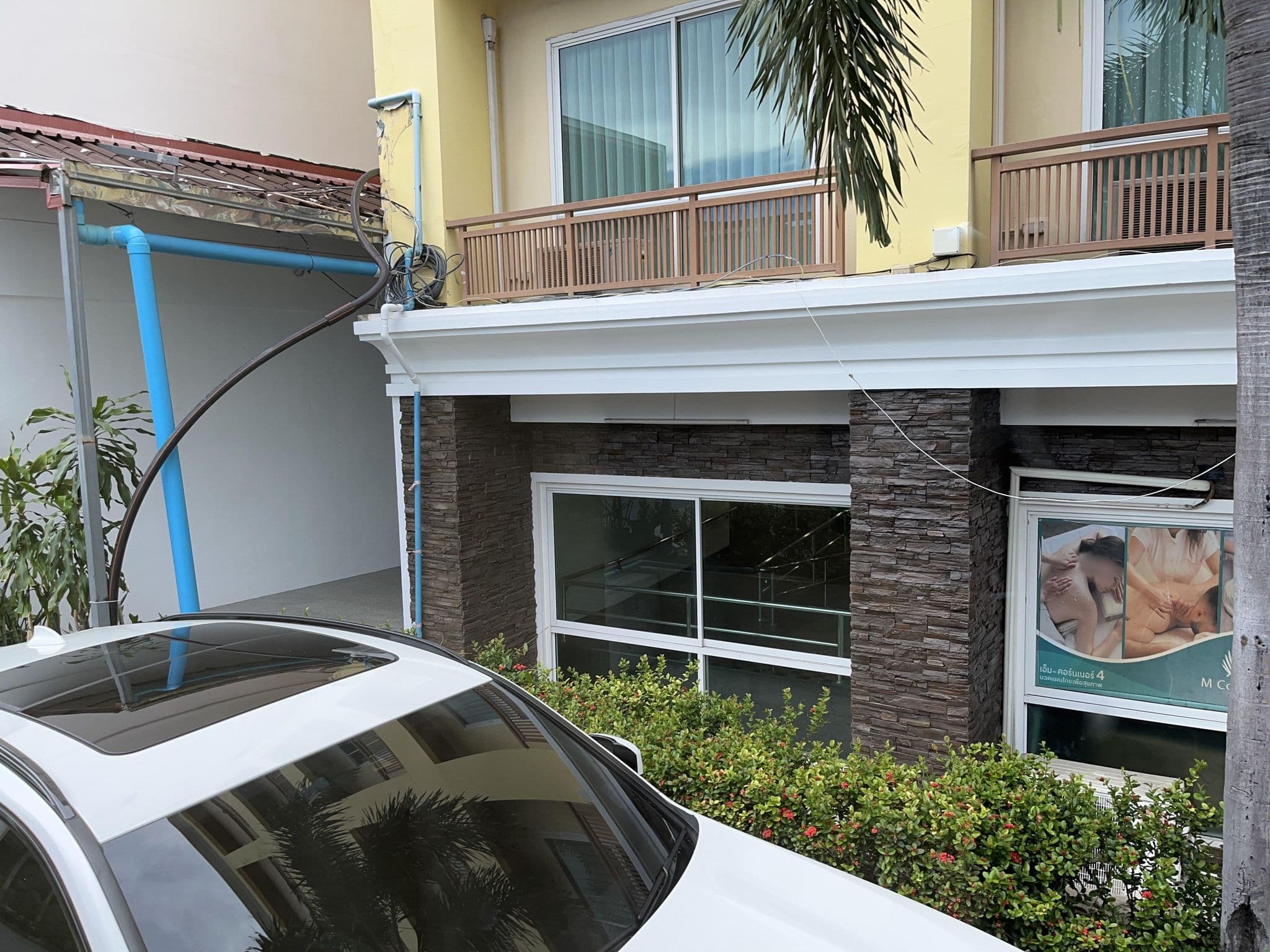 Street view near Crystal Palace - Pattaya, Pattaya — © DriveWithHoang (CC BY-SA · Mapillary)