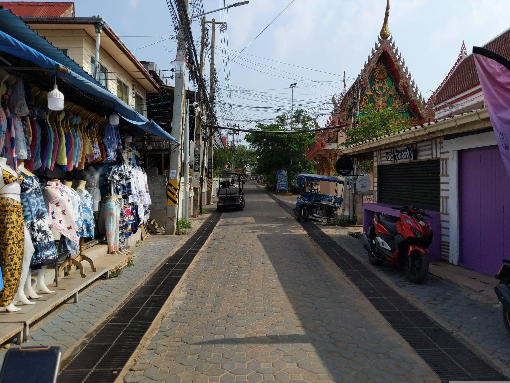 Street view near ไอทะเล, Ban Ko Lan — © UughoTh0 (CC BY-SA · Mapillary)