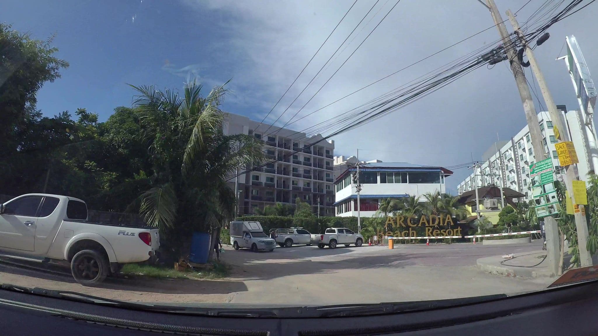 Street view near Arcadia Beach Resort, Pattaya — © kaart_3 (CC BY-SA · Mapillary)