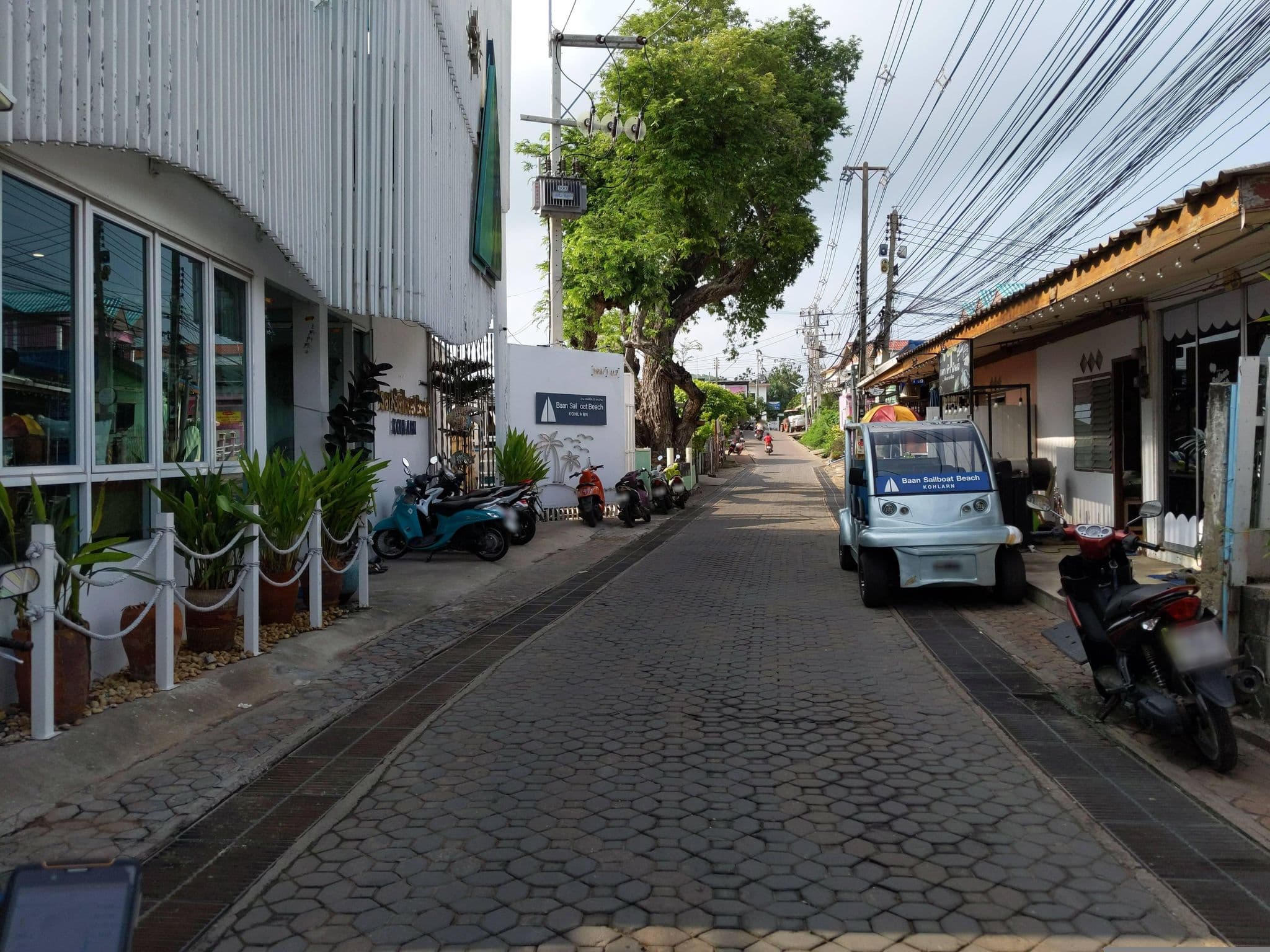 Street view near Lhong Talea, Ban Ko Lan — © UughoTh0 (CC BY-SA · Mapillary)