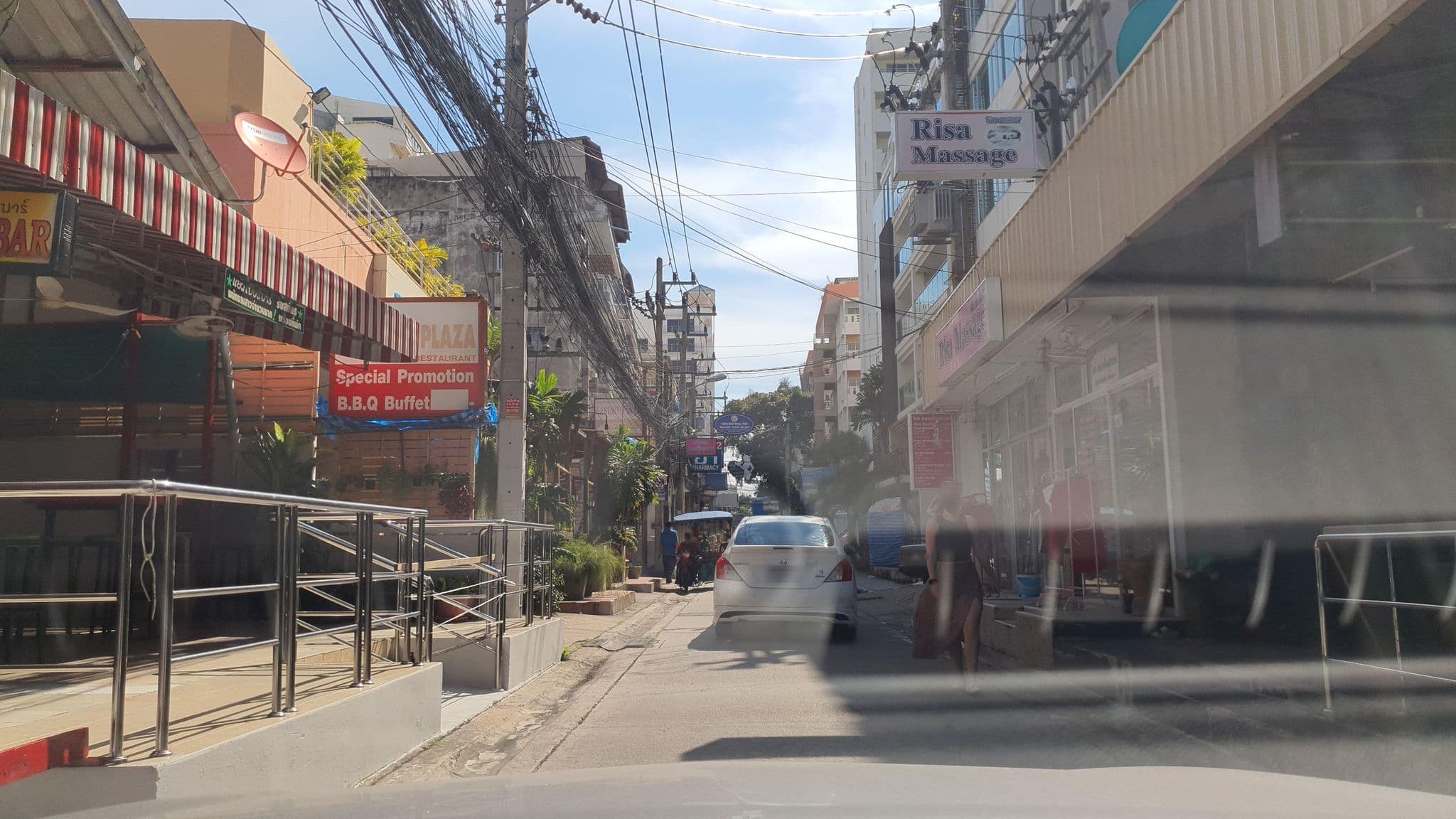 Street view near Eastiny Plaza, Pattaya — © jrcarlsen (CC BY-SA · Mapillary)