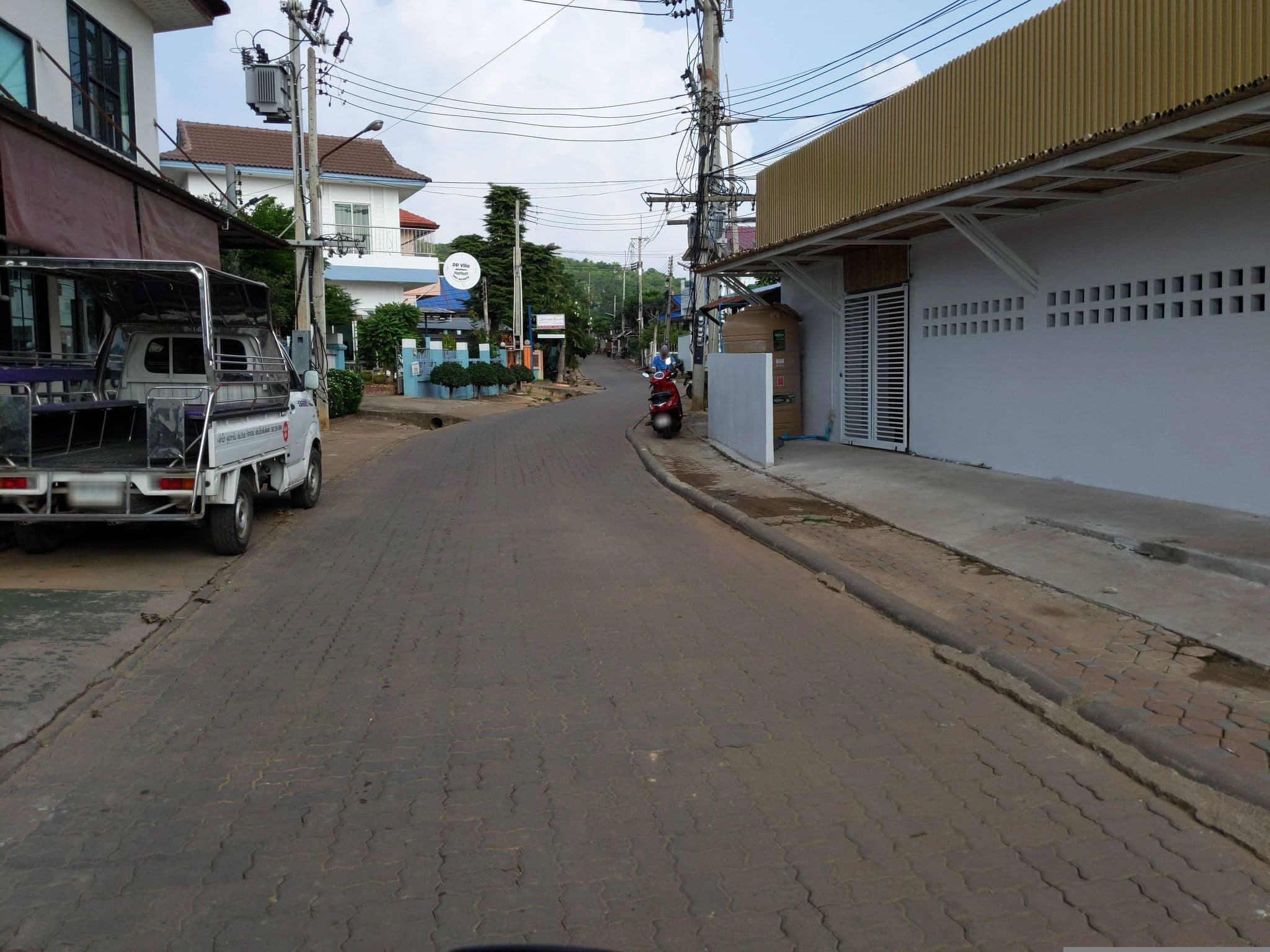Street view near Seabeach resort 1, Ban Ko Lan — © UughoTh0 (CC BY-SA · Mapillary)