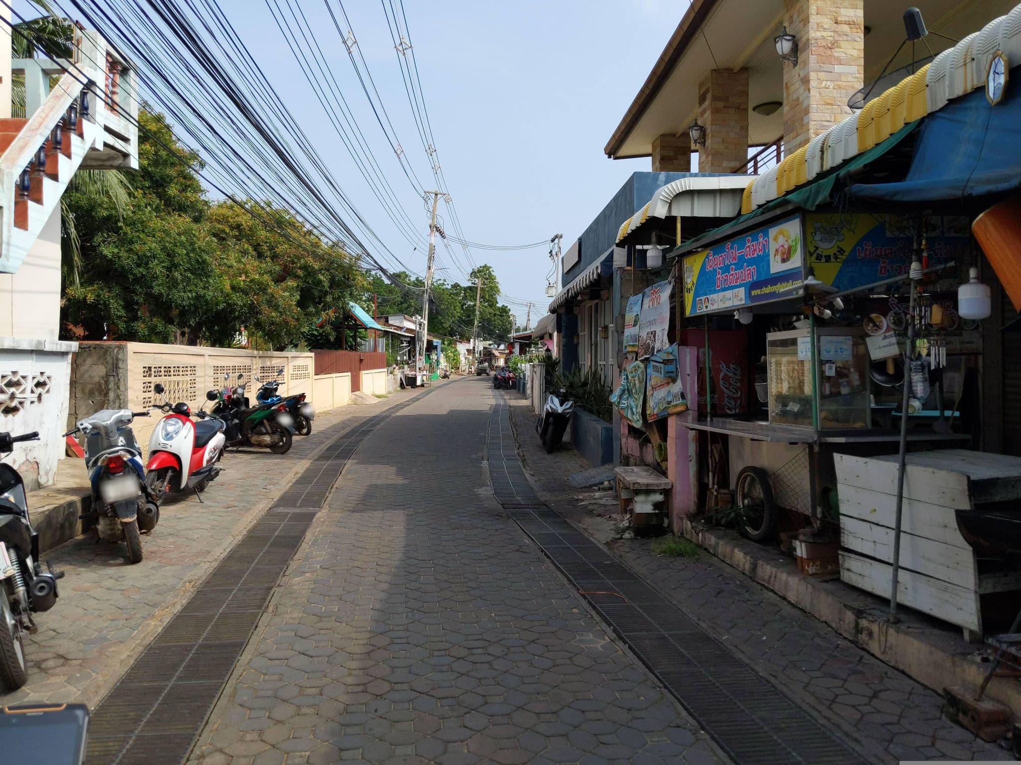 Street view near บ้านวิววารี, Ban Ko Lan — © UughoTh0 (CC BY-SA · Mapillary)