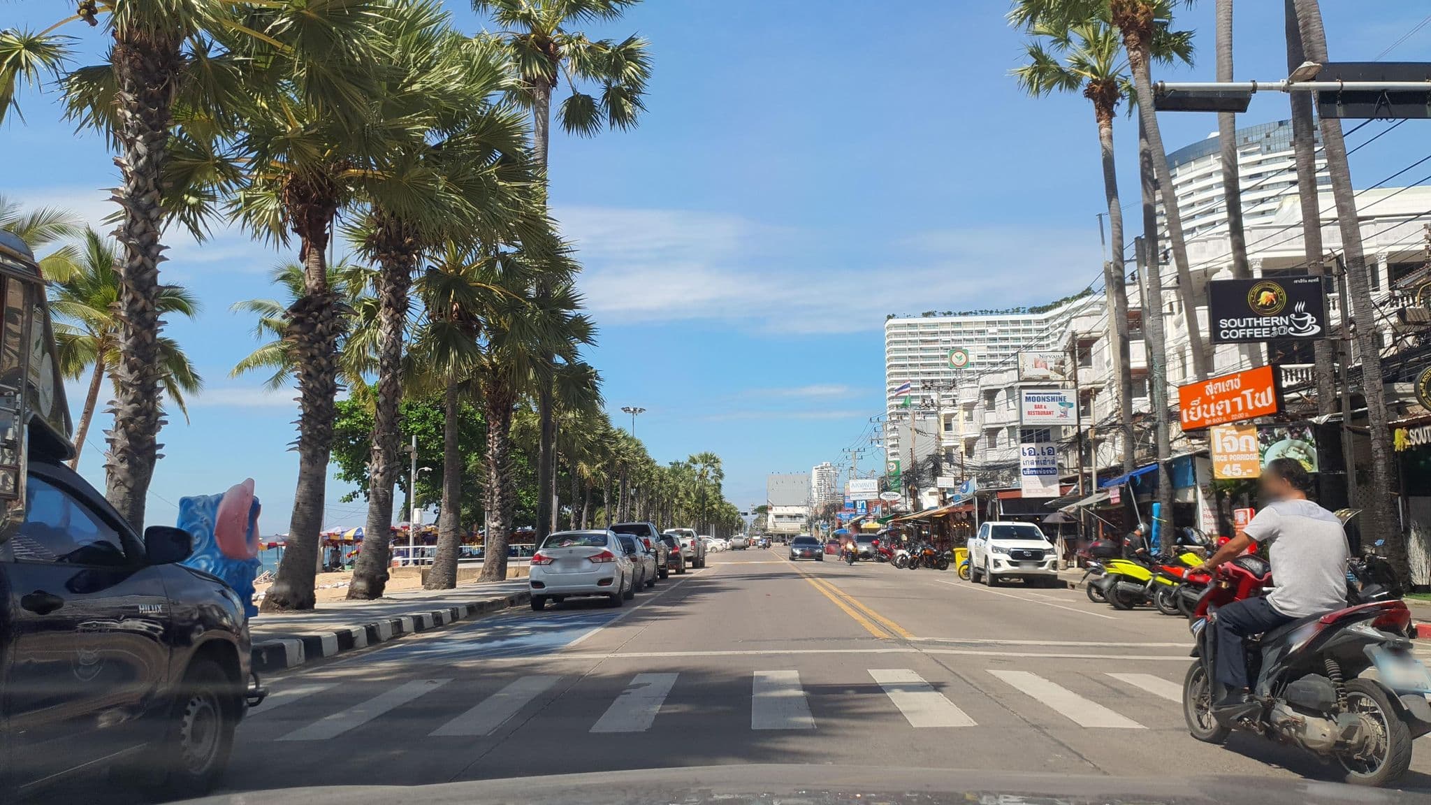 Street view near Oasis Guest House, Pattaya — © jrcarlsen (CC BY-SA · Mapillary)