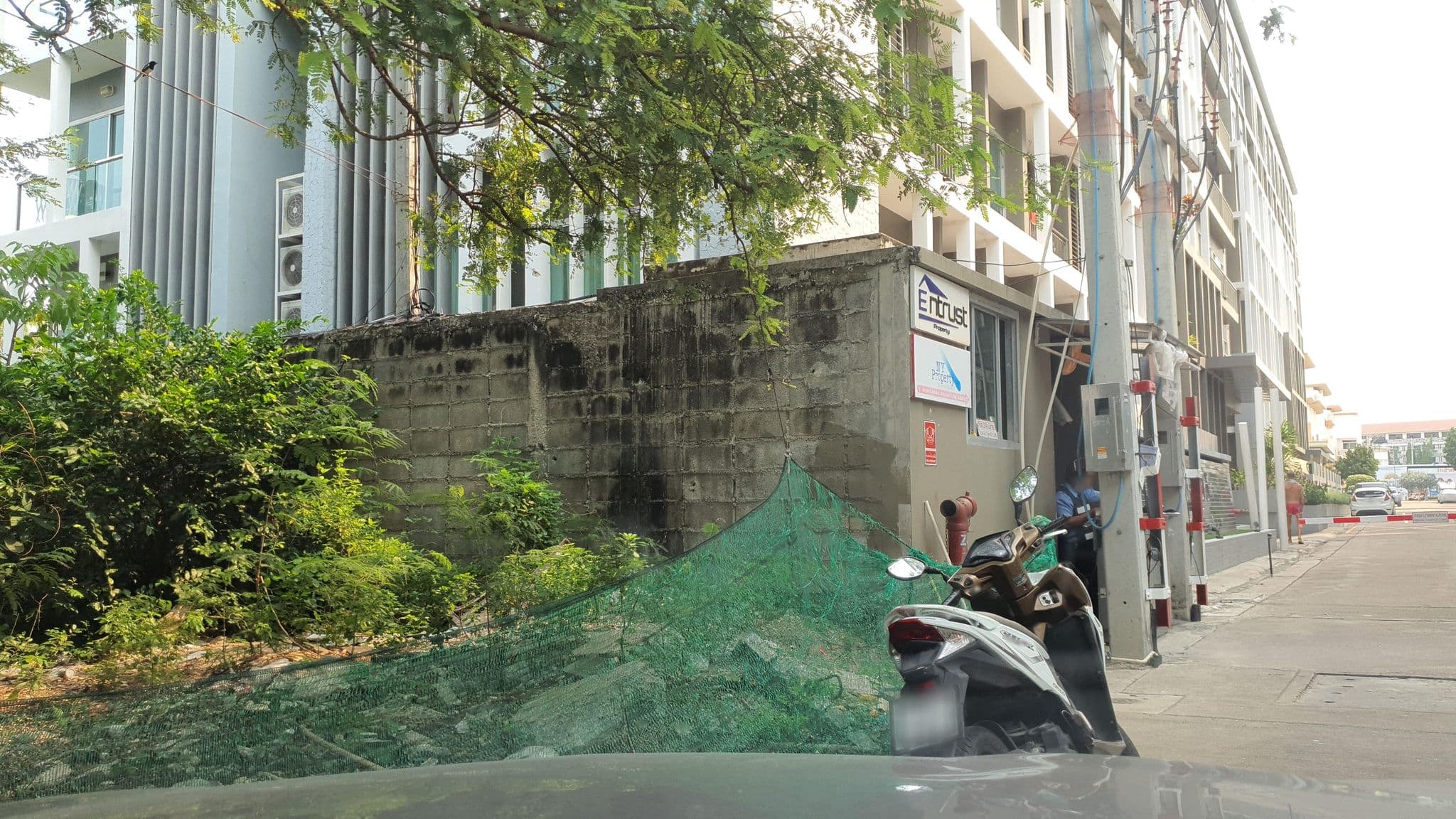 Street view near Lanna guesthouse Jomtien, Pattaya — © jrcarlsen (CC BY-SA · Mapillary)