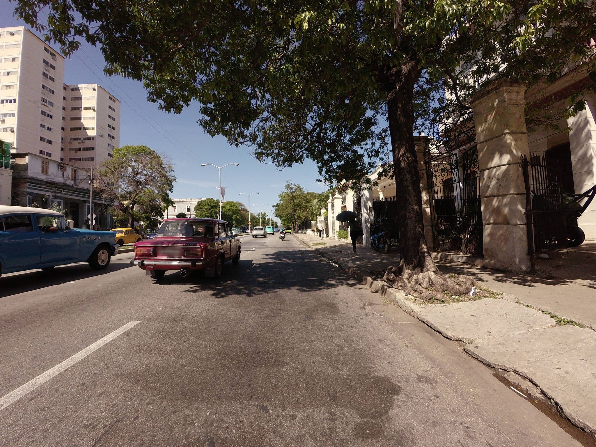 Street view near Hostal Red, Vedado