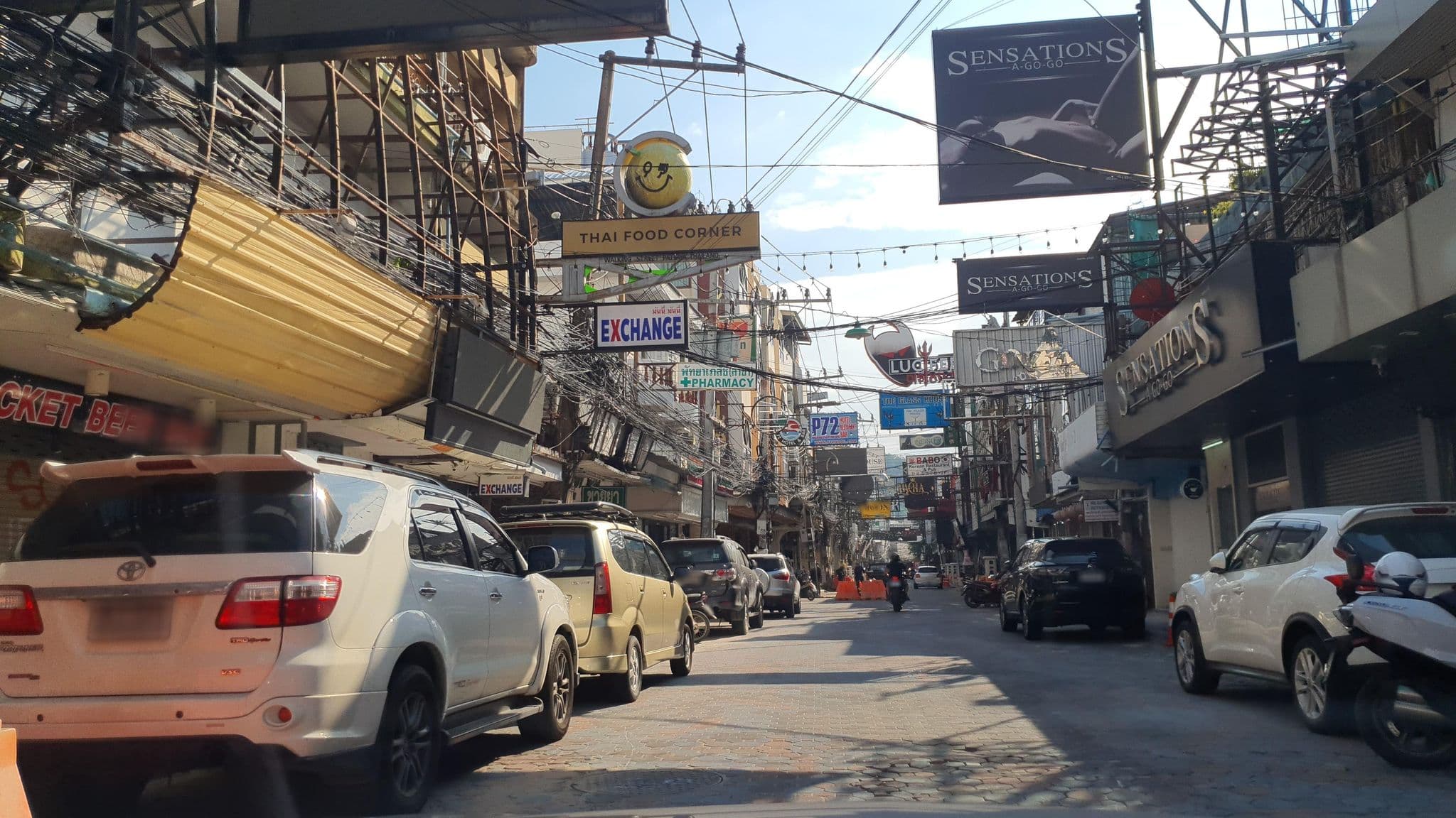 Street view near Grande Centre Point Space Pattaya, Pattaya — © jrcarlsen (CC BY-SA · Mapillary)