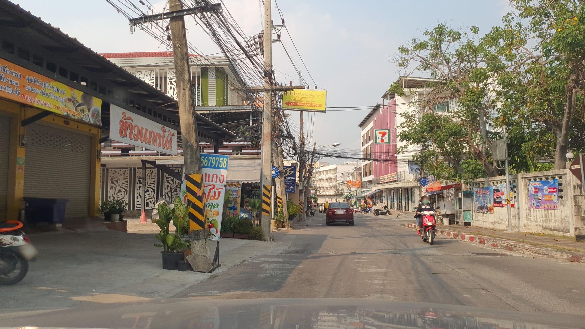Street view near sriwipha Boutique apartment, Pattaya — © jrcarlsen (CC BY-SA · Mapillary)