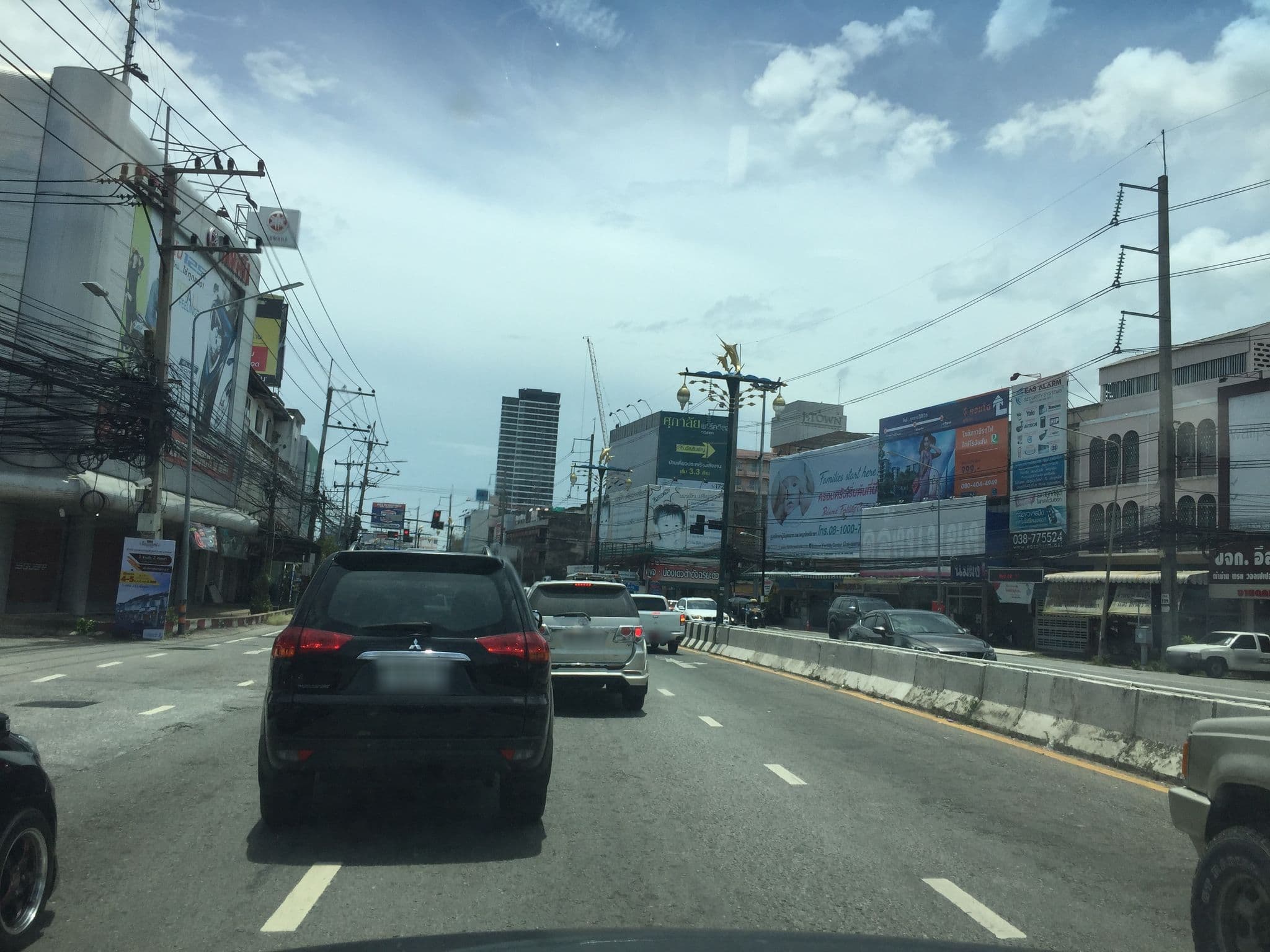 Street view near TripleB Hotel, Si Racha — © kyoko (CC BY-SA · Mapillary)