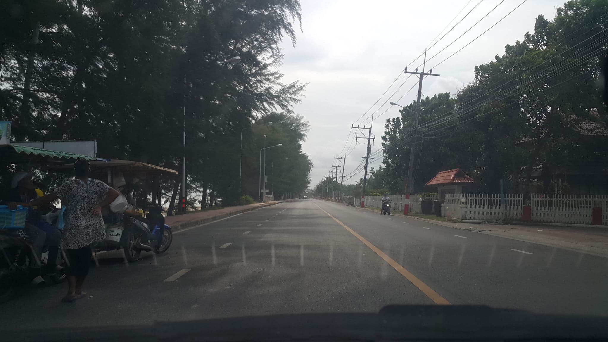 Street view near บ้านสบ๊ายสบาย, Ban Phe — © jrcarlsen (CC BY-SA · Mapillary)
