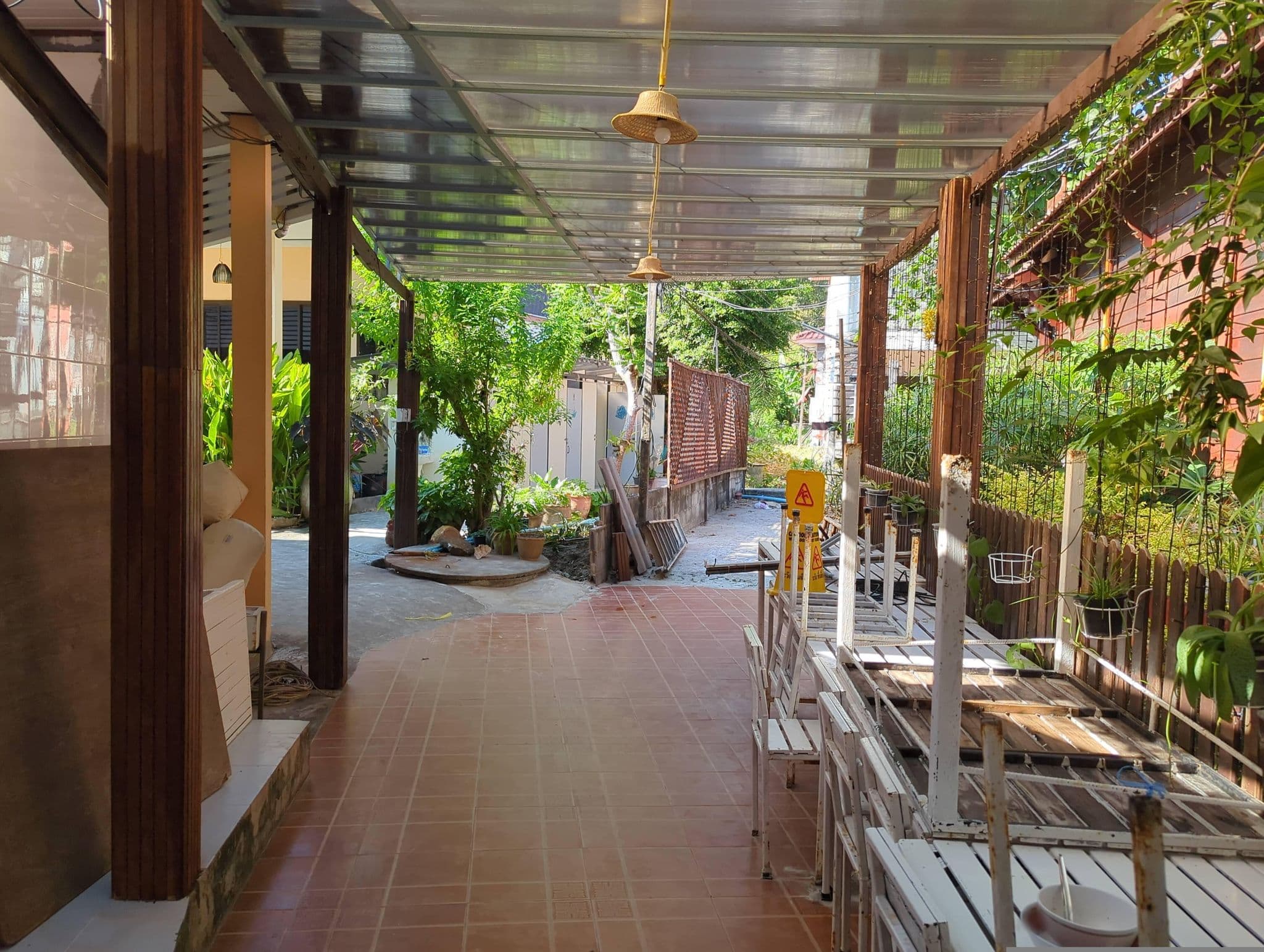 Street view near Sea Horse Bungalow 2, Ban Phe — © coetserw (CC BY-SA · Mapillary)