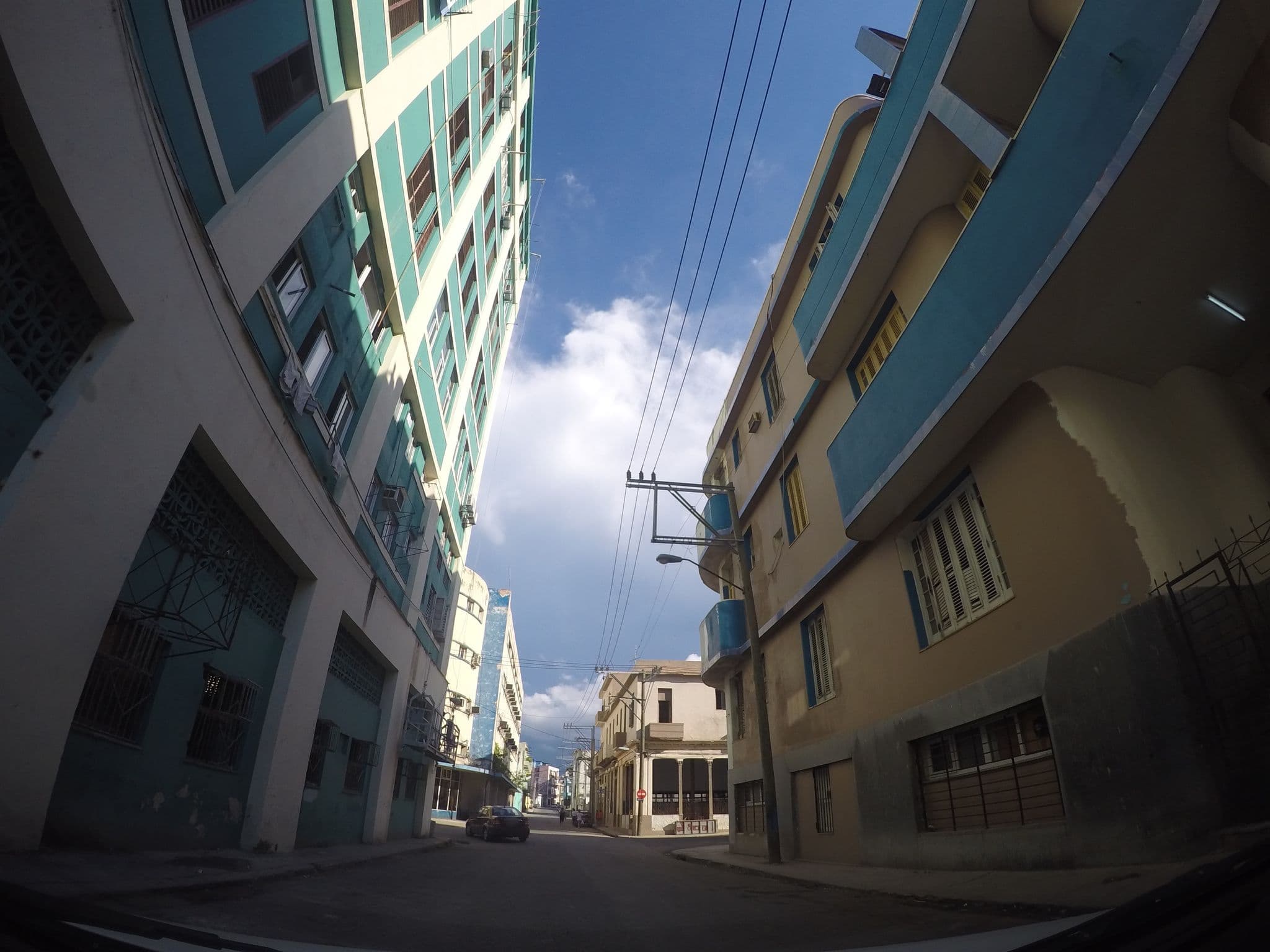 Street view near Eddy's Rent, Havana