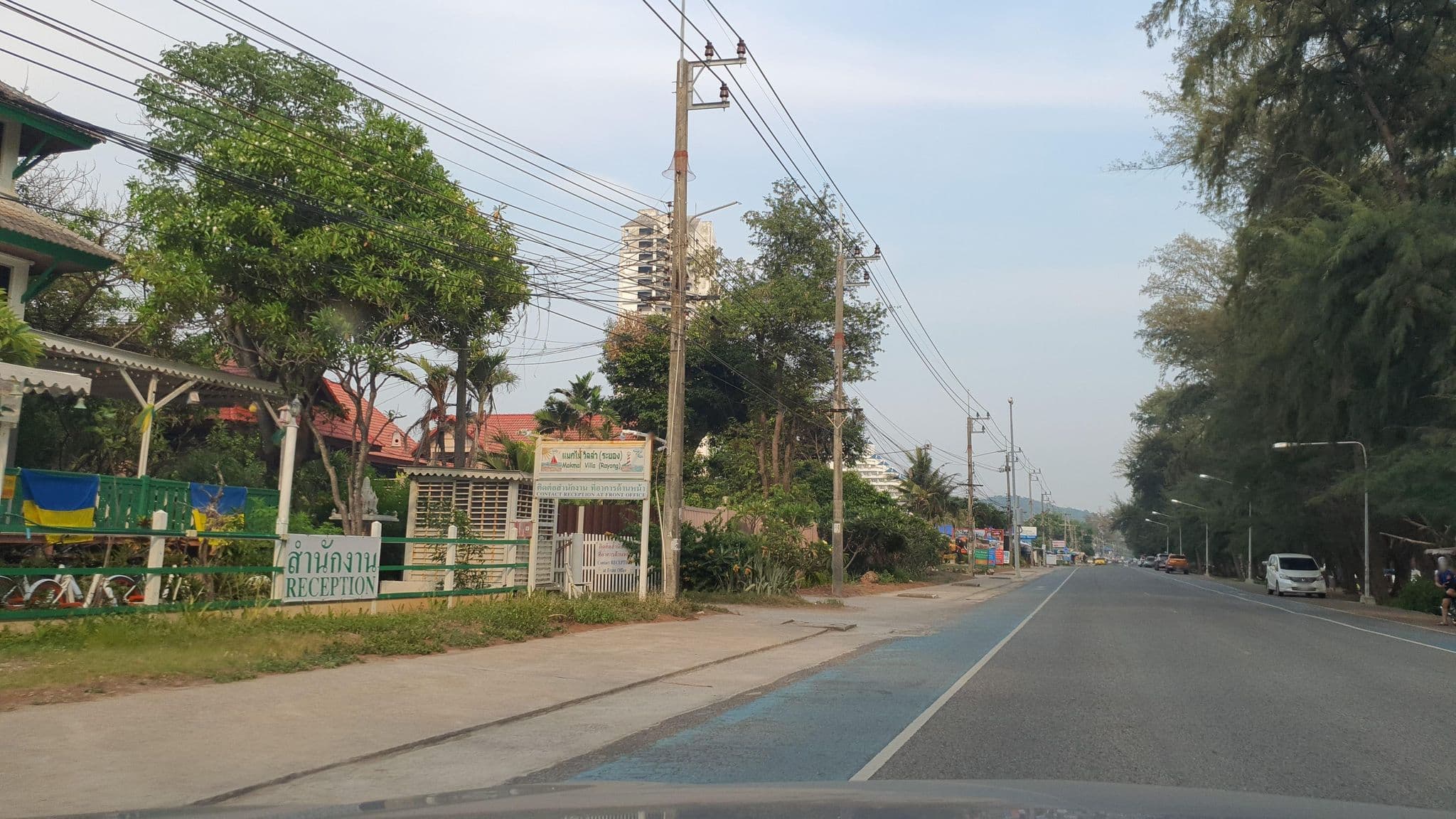 Street view near บ้านแมกไม้ วิลล่า, Ban Phe — © jrcarlsen (CC BY-SA · Mapillary)