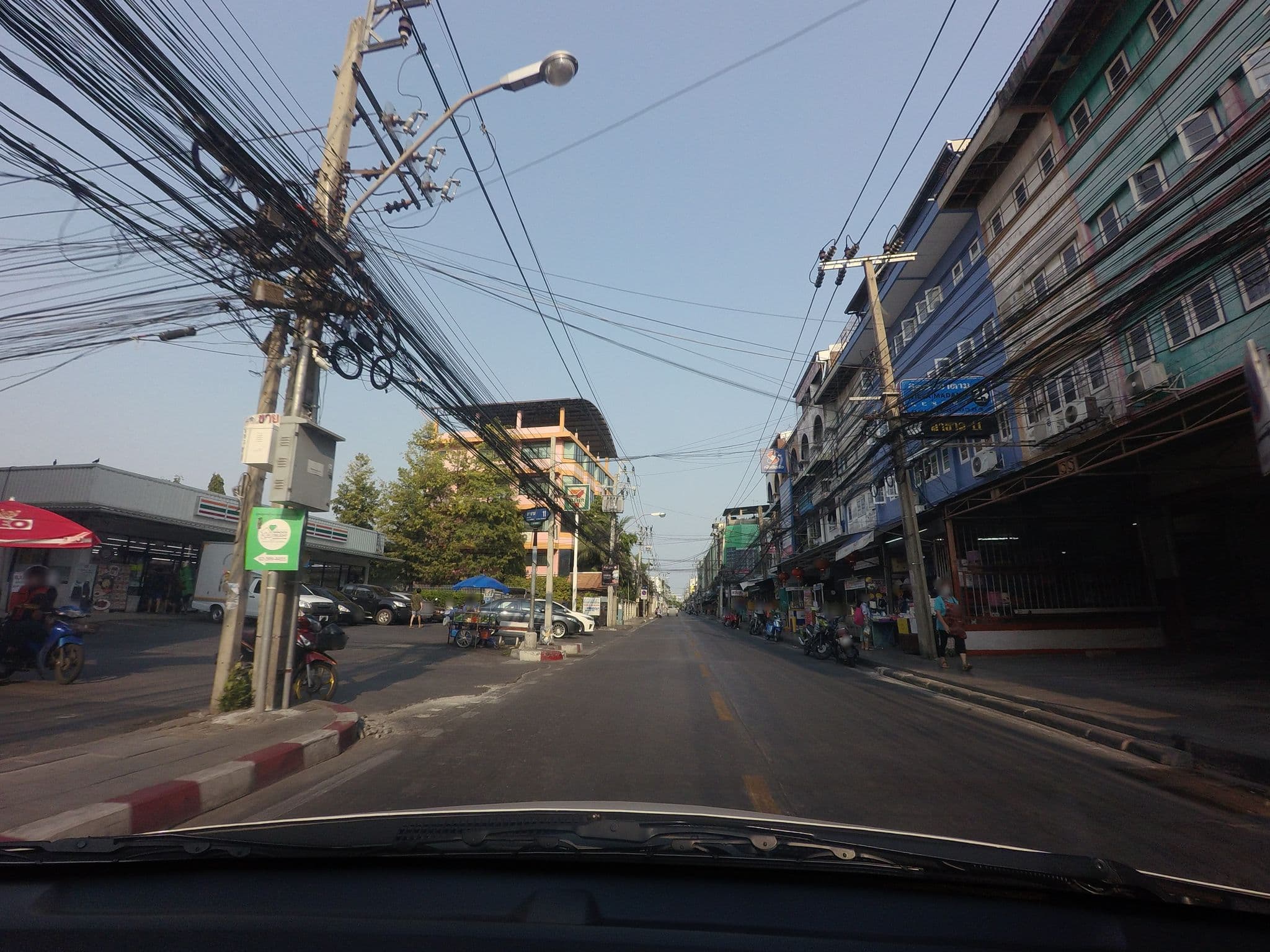 Street view near 2046, Bang Na — © mishari (CC BY-SA · Mapillary)