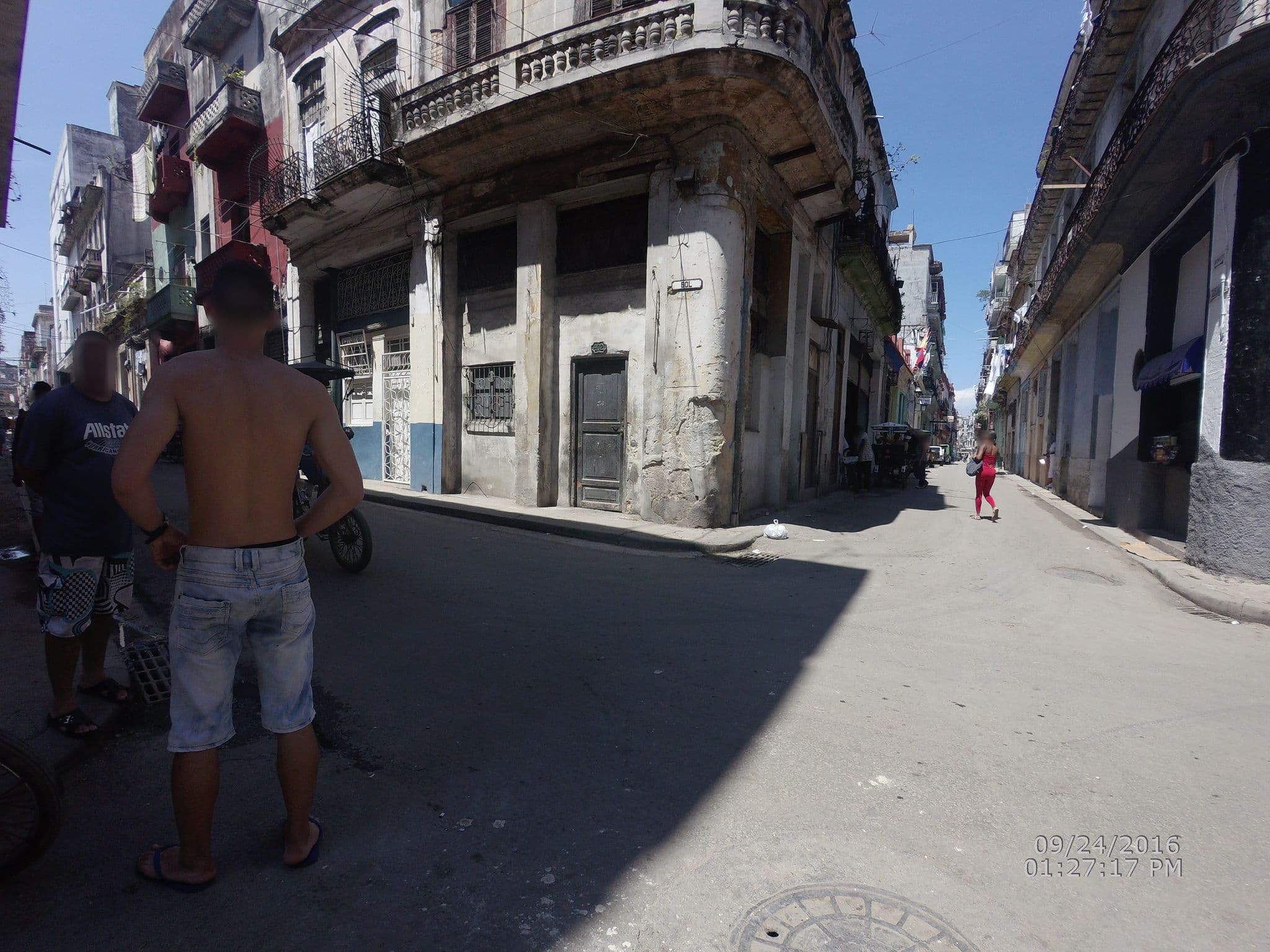 Street view near Casa Jesús y María, La Habana Vieja
