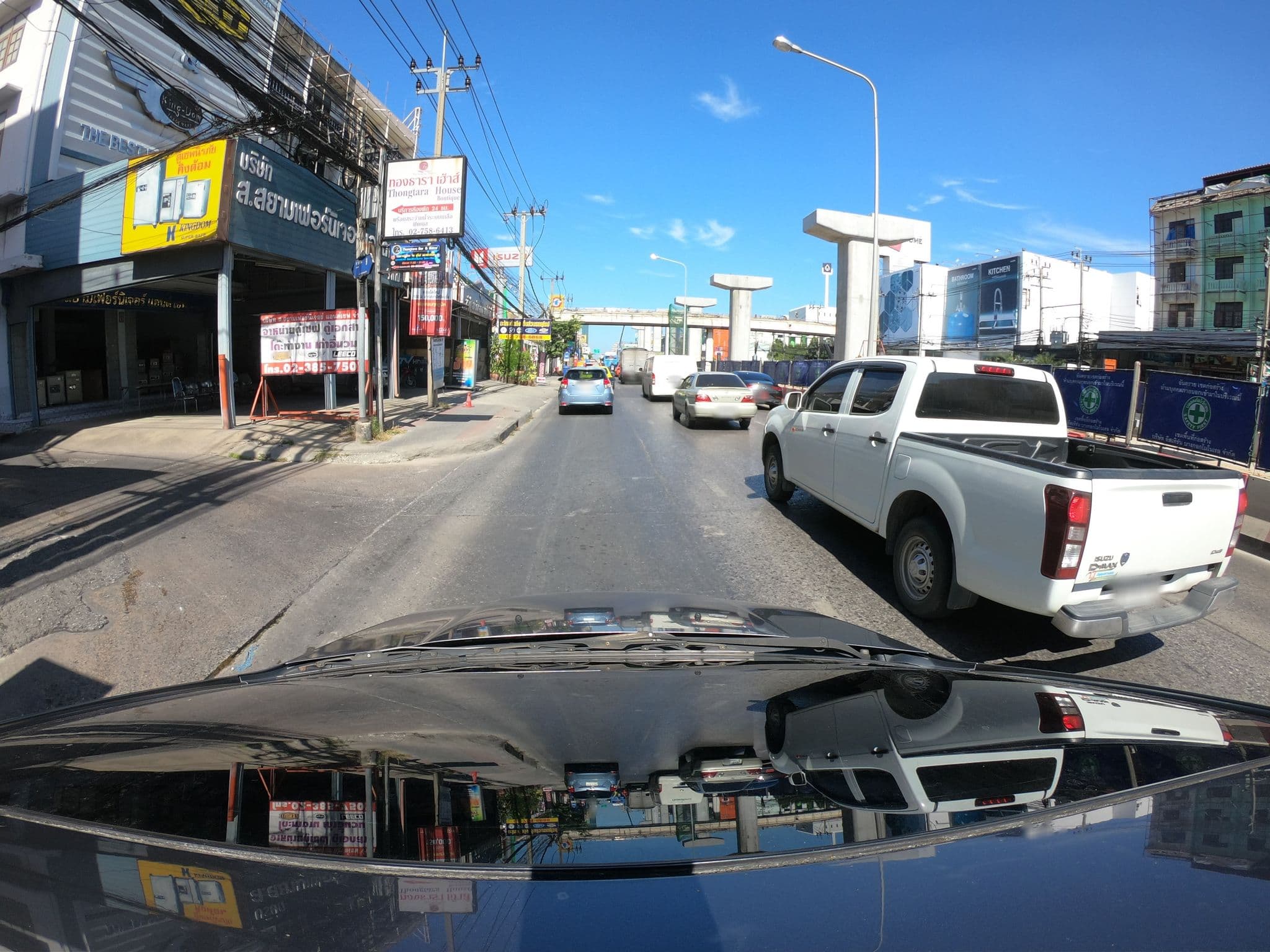 Street view near Lee's mark Residence  hotel, Bang Na — © kapil (CC BY-SA · Mapillary)