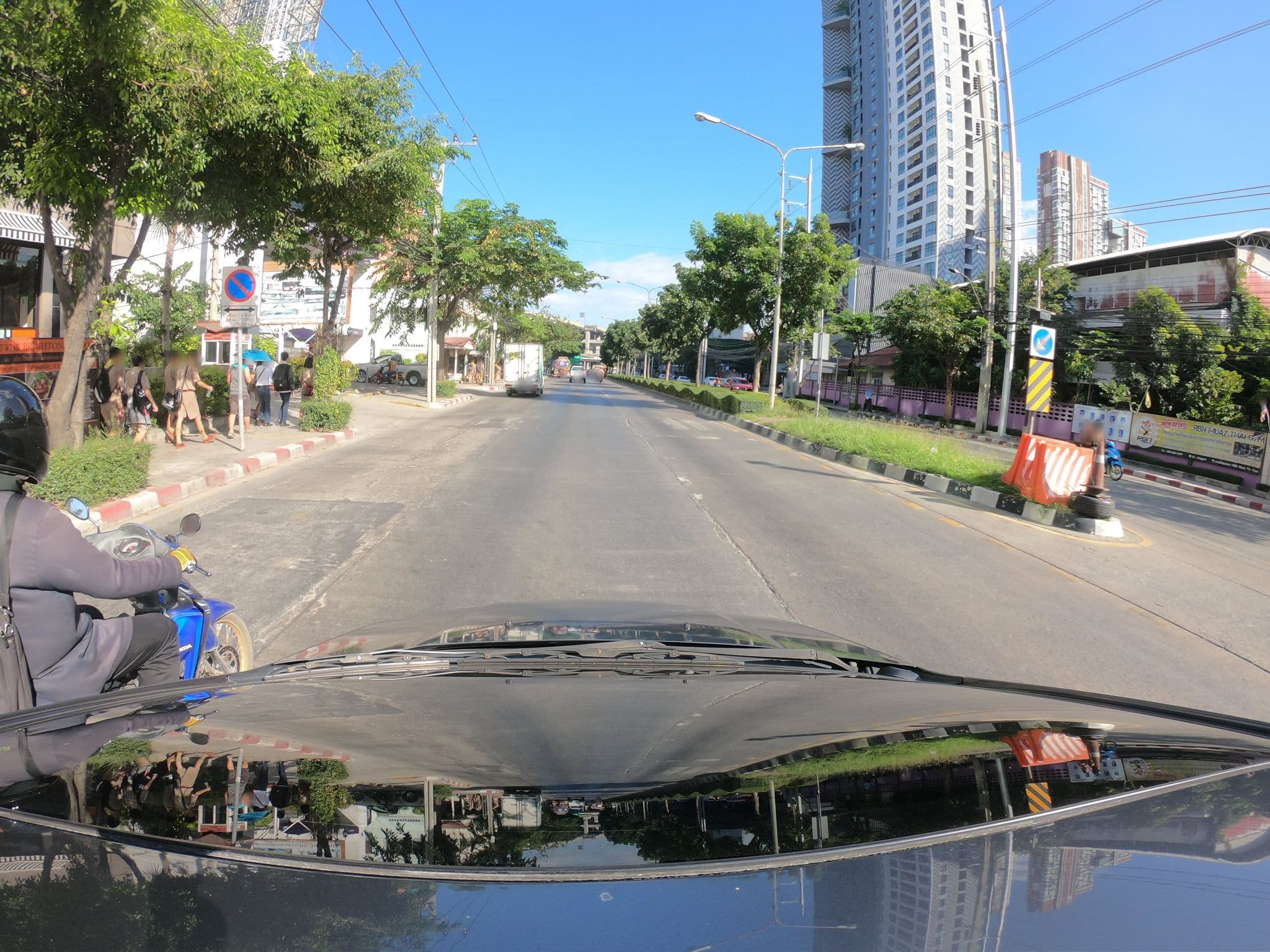 Street view near Brighton Suite, Phra Khanong — © kapil (CC BY-SA · Mapillary)