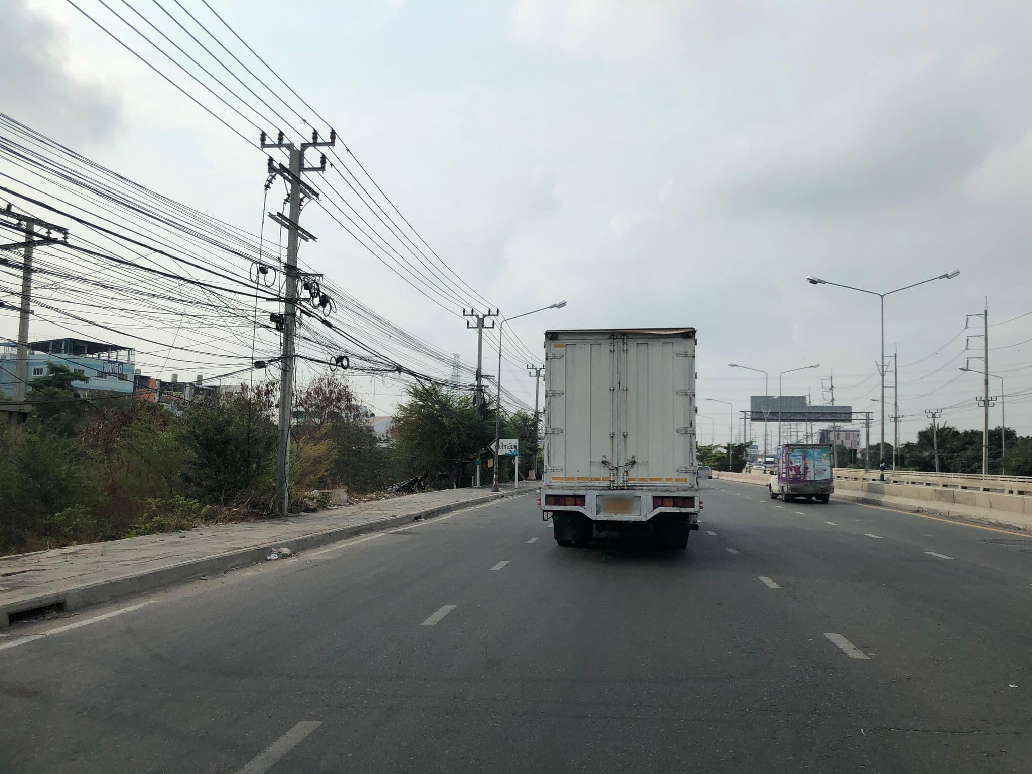 Street view near โรงแรมบางพลีพาเลช, Bang Na — © bspp (CC BY-SA · Mapillary)