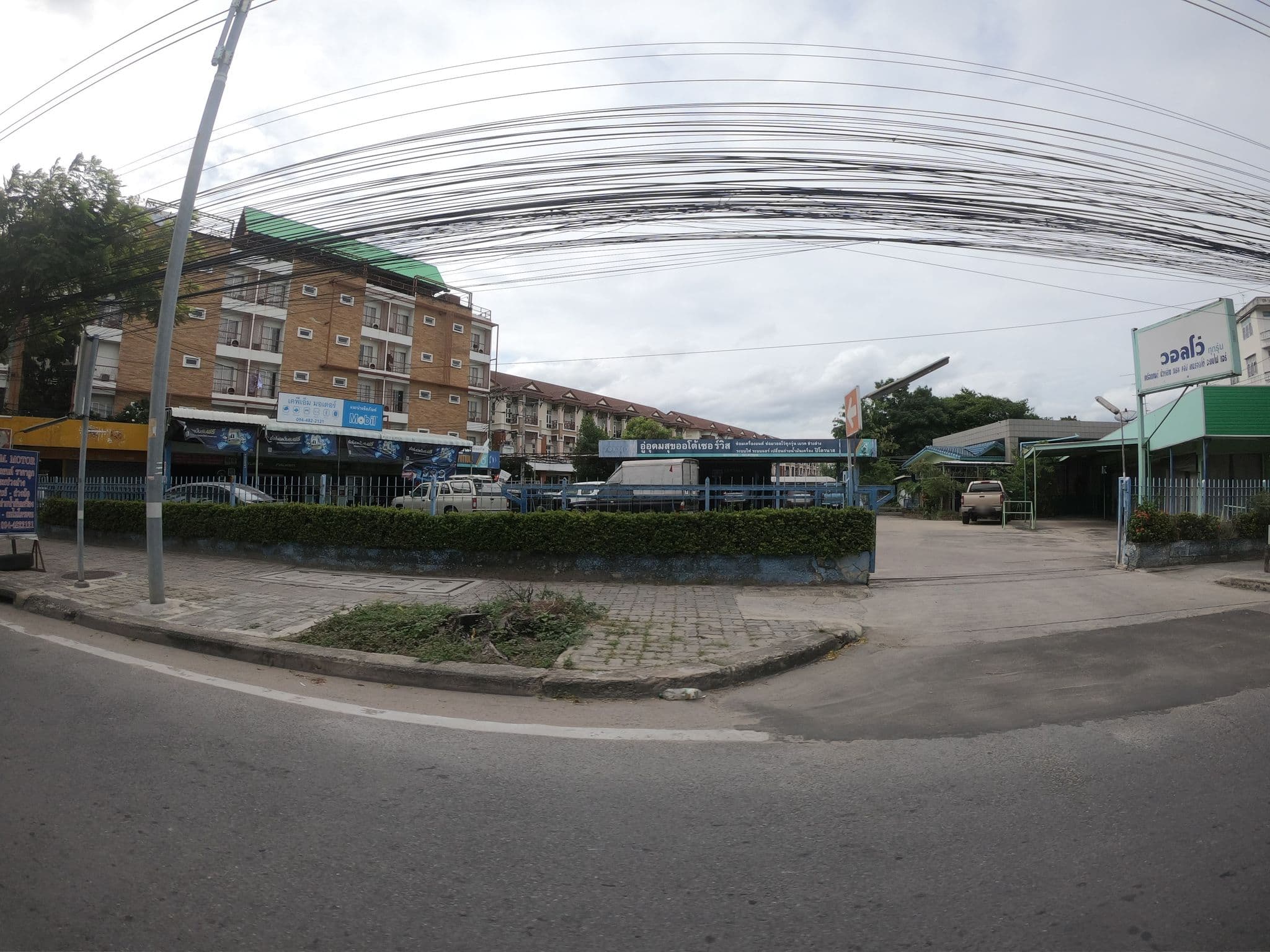 Street view near โรงแรม เดอะ เรสซิเดนซ์ แอร์พอร์ต แอนด์ สปา, Bang Na — © ozflor (CC BY-SA · Mapillary)