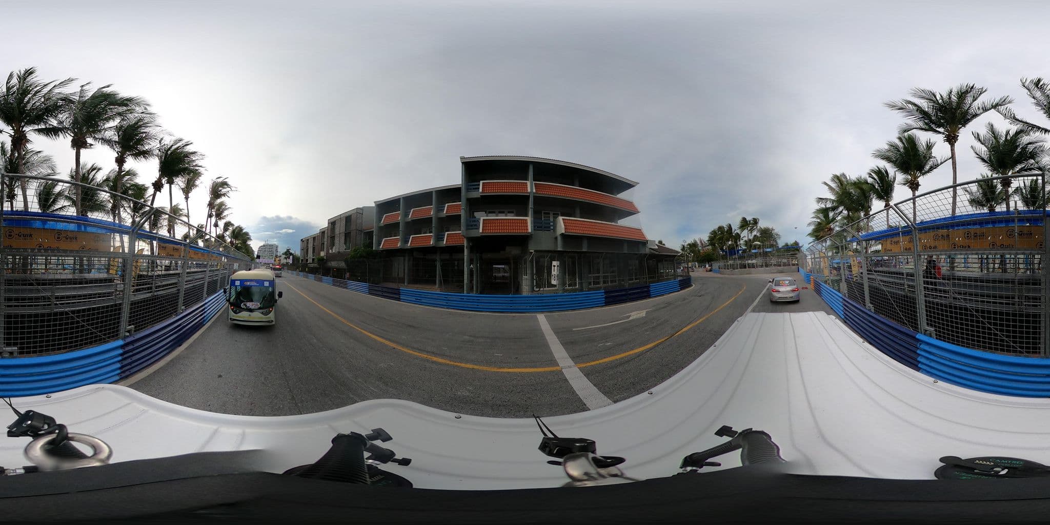 Street view near S.S. Bangsaen Beach Hotel (โรงแรม เอส.เอส.บางแสน บีช), Ban Ang Sila — © nuttawutbunta (CC BY-SA · Mapillary)