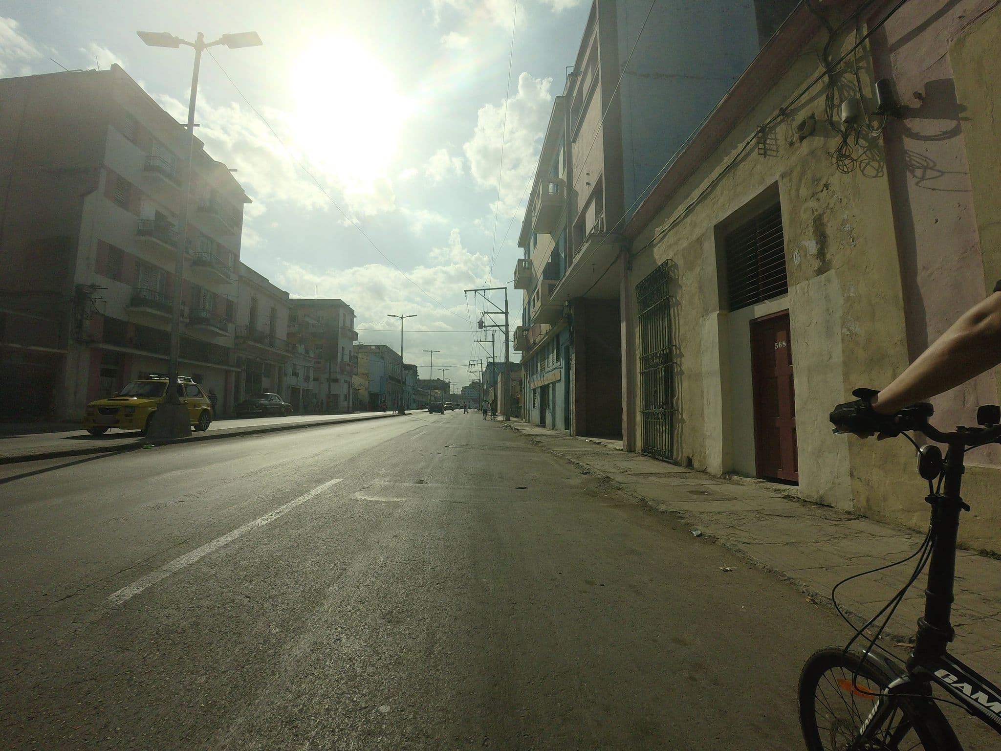 Street view near Dr. Tony Cuba, Centro Habana