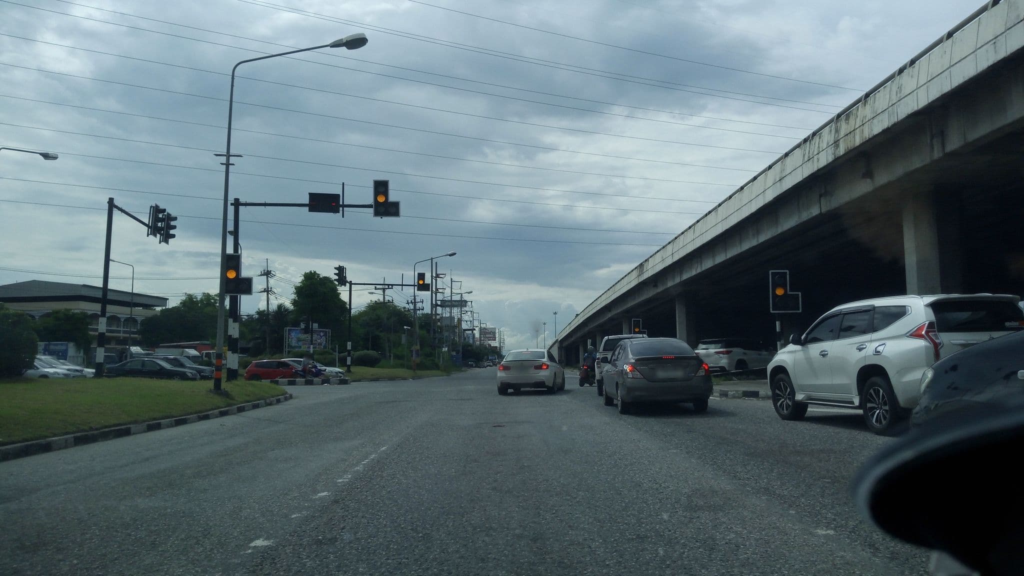 Street view near สมพงษ์ อพาร์ทเม้นท์, Chon Buri — © myppmy (CC BY-SA · Mapillary)
