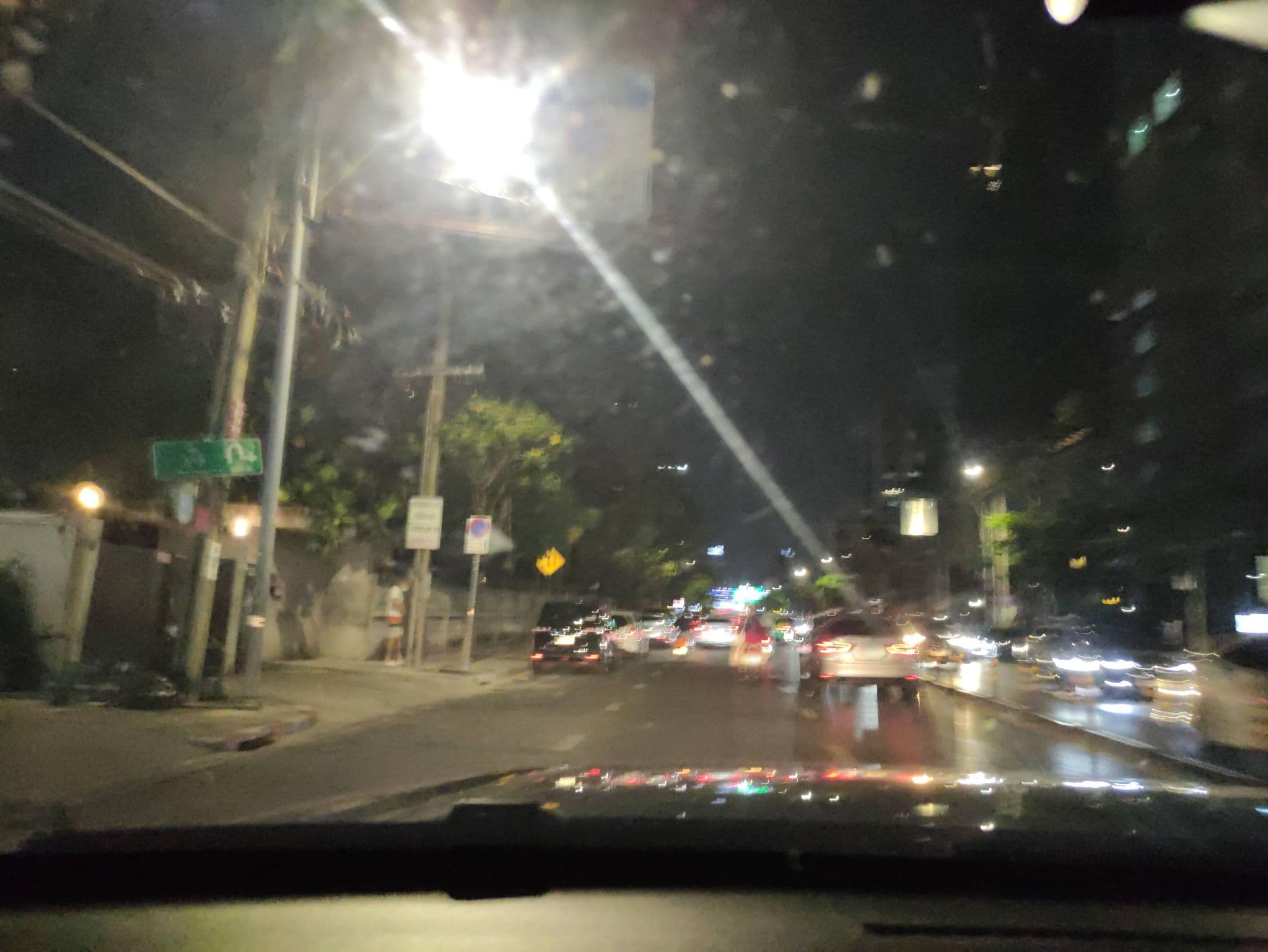 Street view near the Residence on Thonglor, Watthana — © kasetitkml_pipitchai (CC BY-SA · Mapillary)