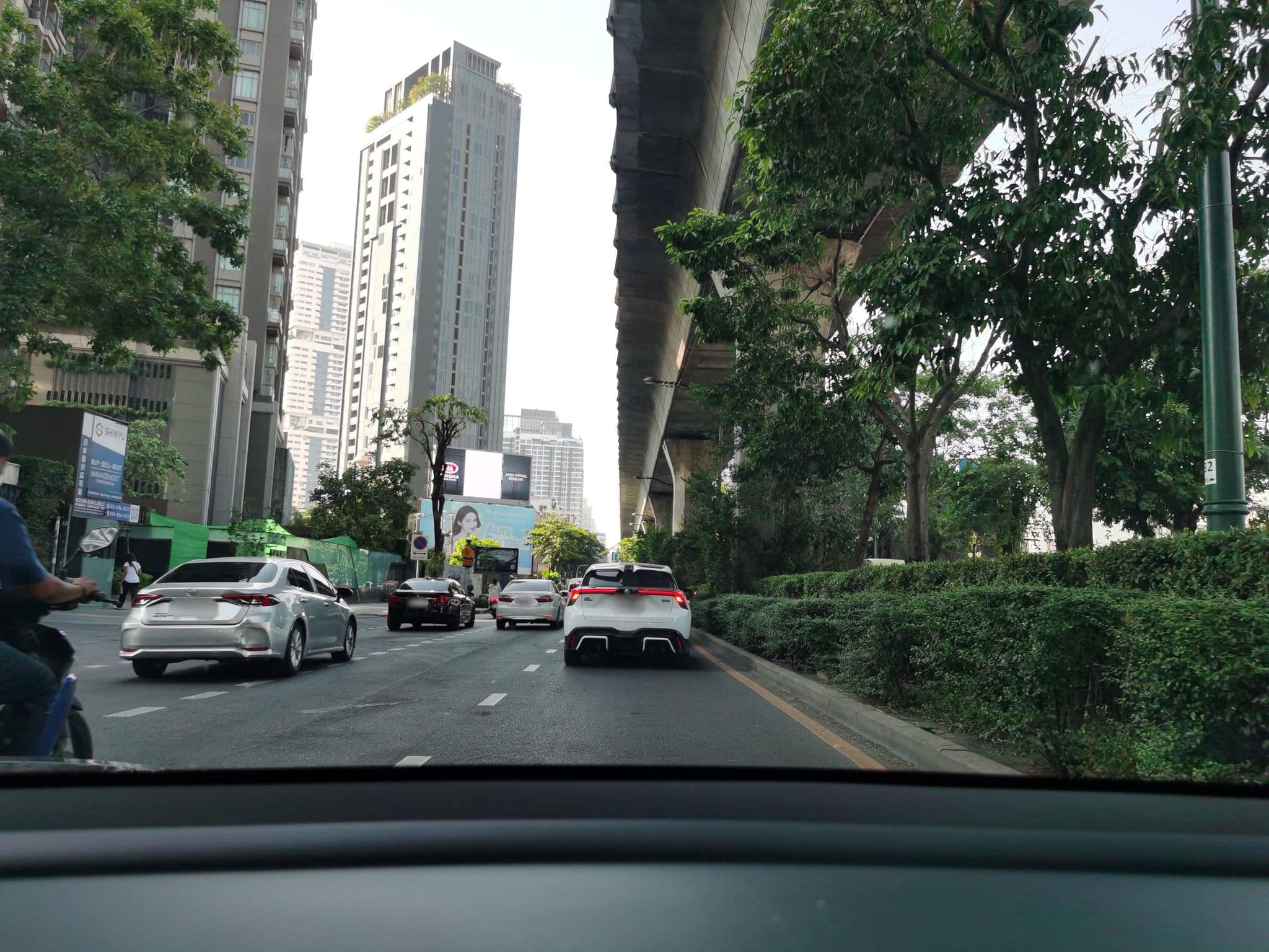 Street view near pink guest house, Watthana — © lin_wang (CC BY-SA · Mapillary)
