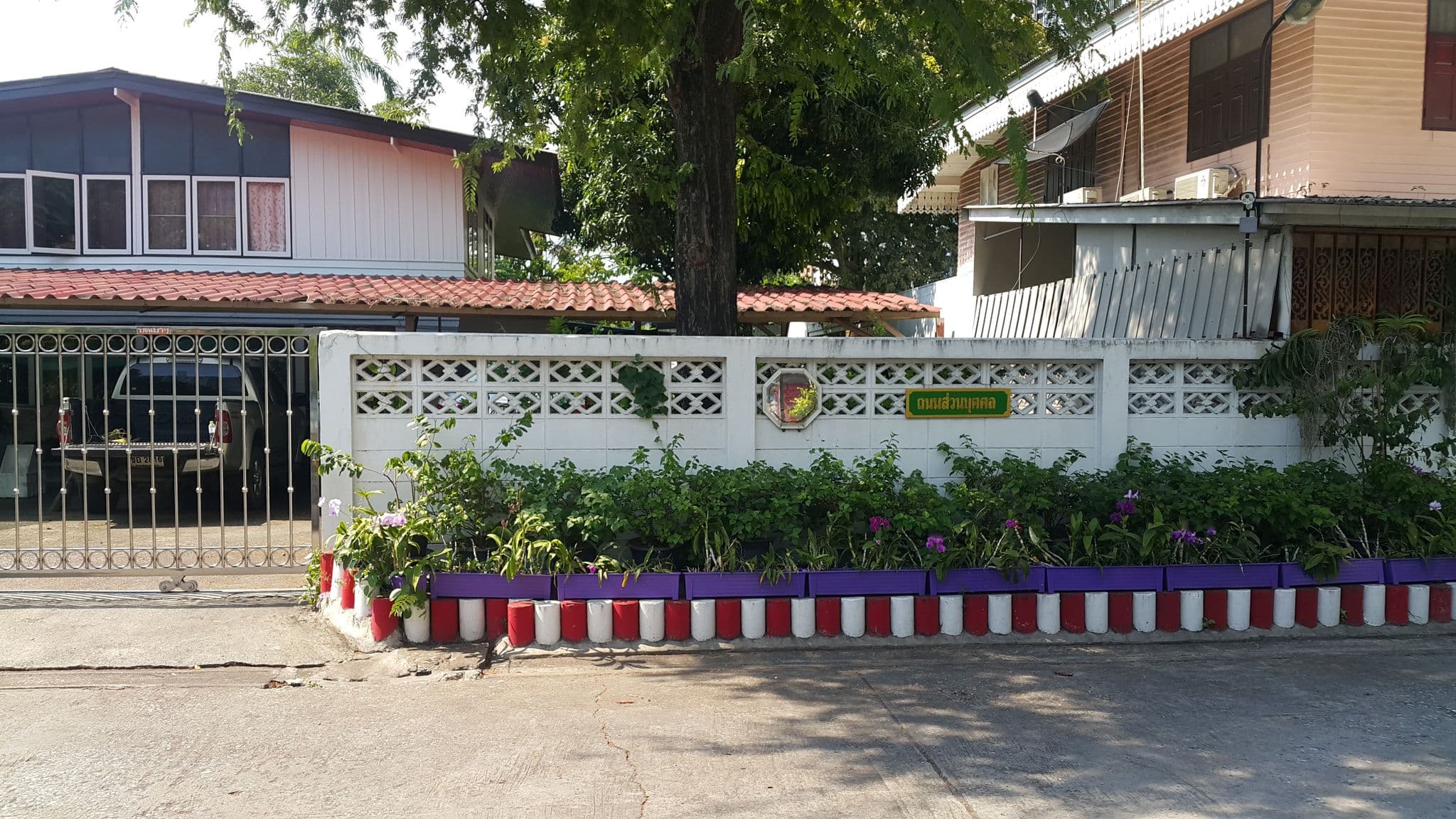 Street view near Klassique Sukhumvit, Phra Khanong — © jrcarlsen (CC BY-SA · Mapillary)