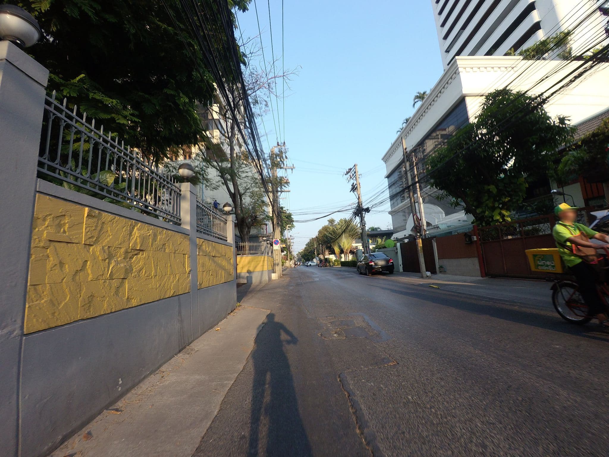 Street view near someday@bangkok, Watthana — © mishari (CC BY-SA · Mapillary)