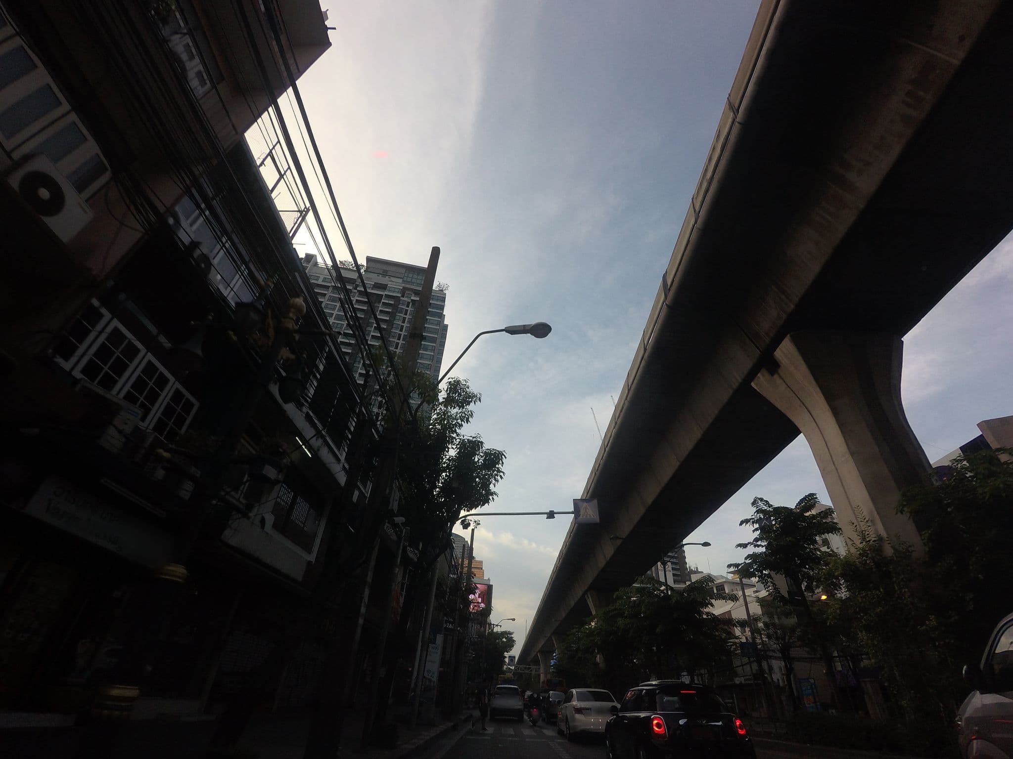 Street view near sea house hostel suhkumvit, Watthana — © mishari (CC BY-SA · Mapillary)
