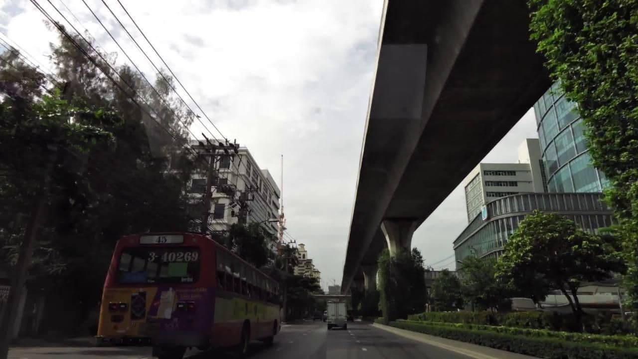 Street view near Merlin Lodge, Phra Khanong — © toffy (CC BY-SA · Mapillary)