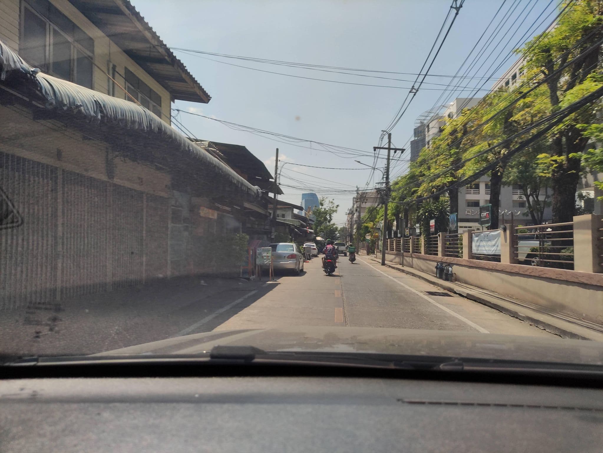 Street view near ezstay bangkok, Khlong Toei — © kasetitkml_pipitchai (CC BY-SA · Mapillary)