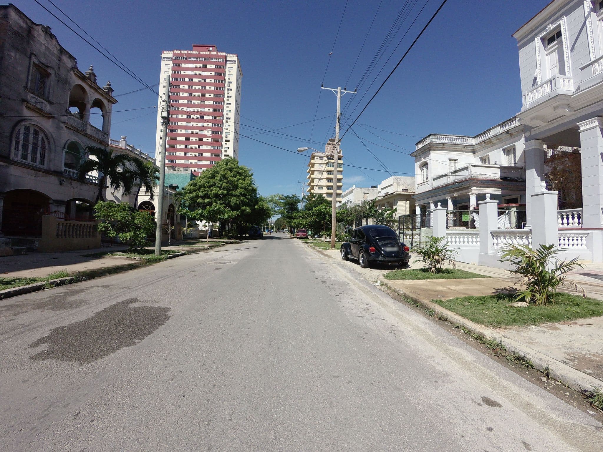 Street view near Casa de Ranta Rosa, Vedado