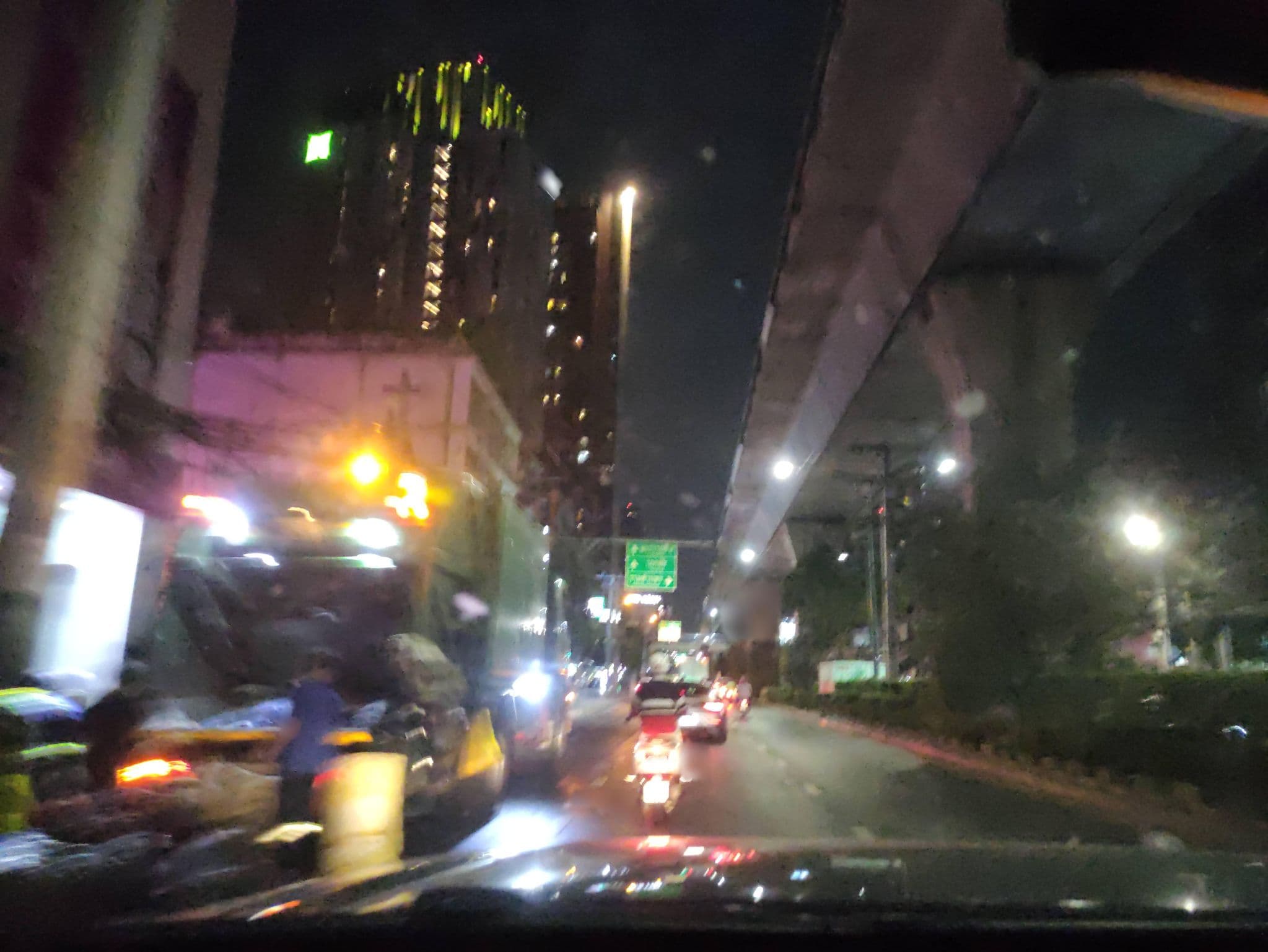 Street view near CAZZ Hostel, Phra Khanong — © kasetitkml_pipitchai (CC BY-SA · Mapillary)