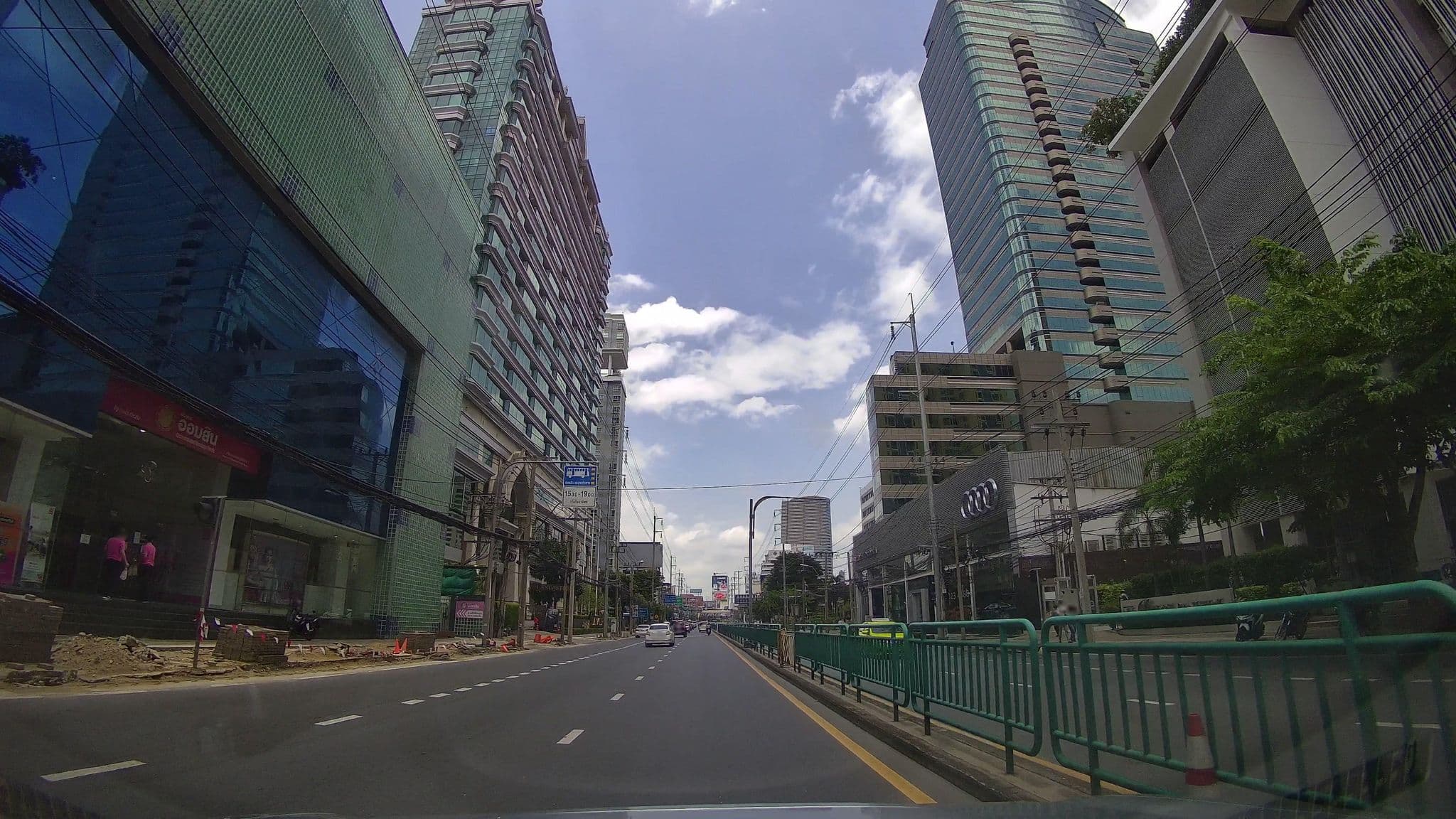 Street view near โรงเตี๊ยมห้าพยัคฆ์, Watthana — © ThailandCambodia (CC BY-SA · Mapillary)