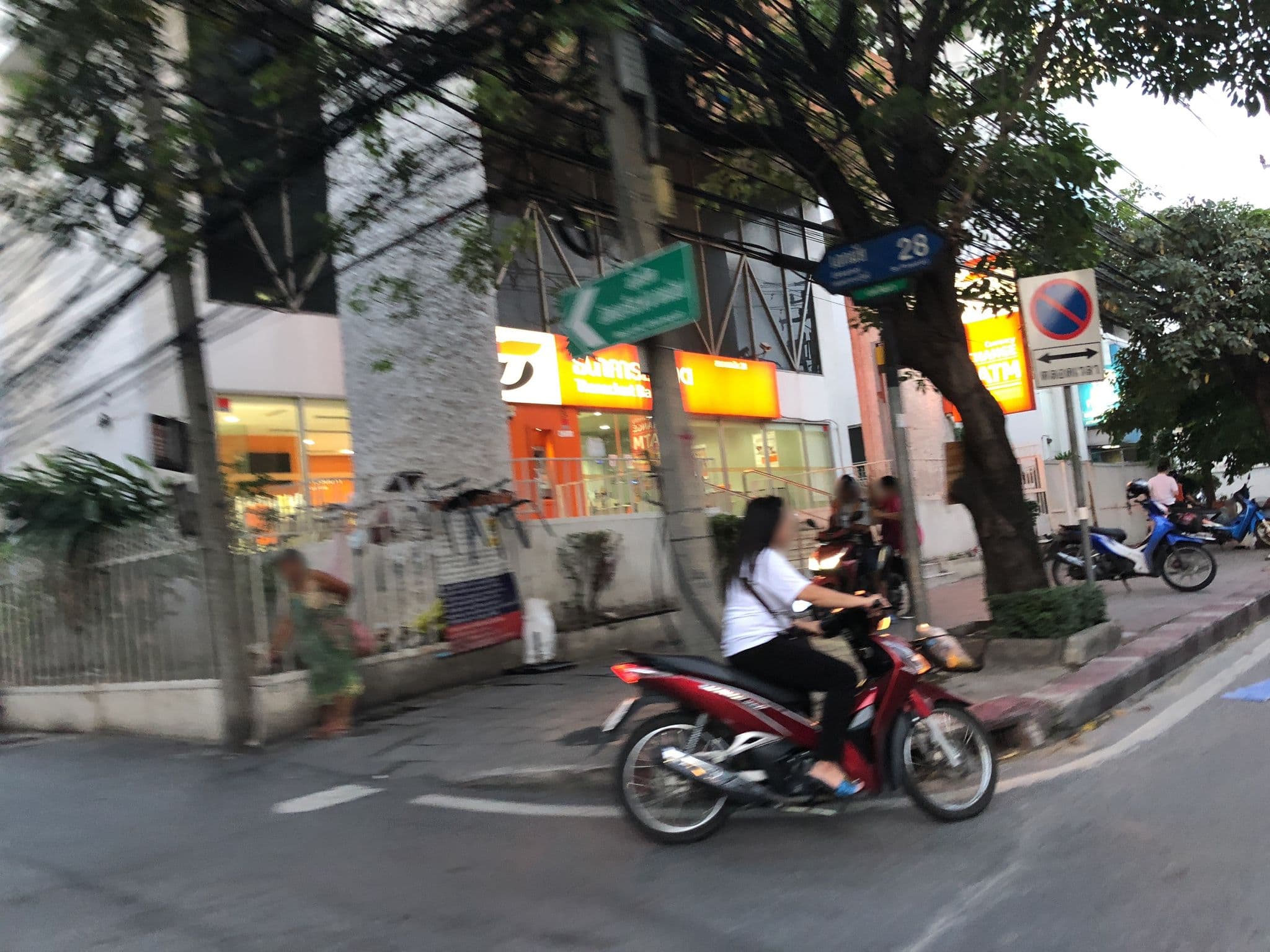 Street view near Moonhouse 28, Watthana — © pimpitcha (CC BY-SA · Mapillary)