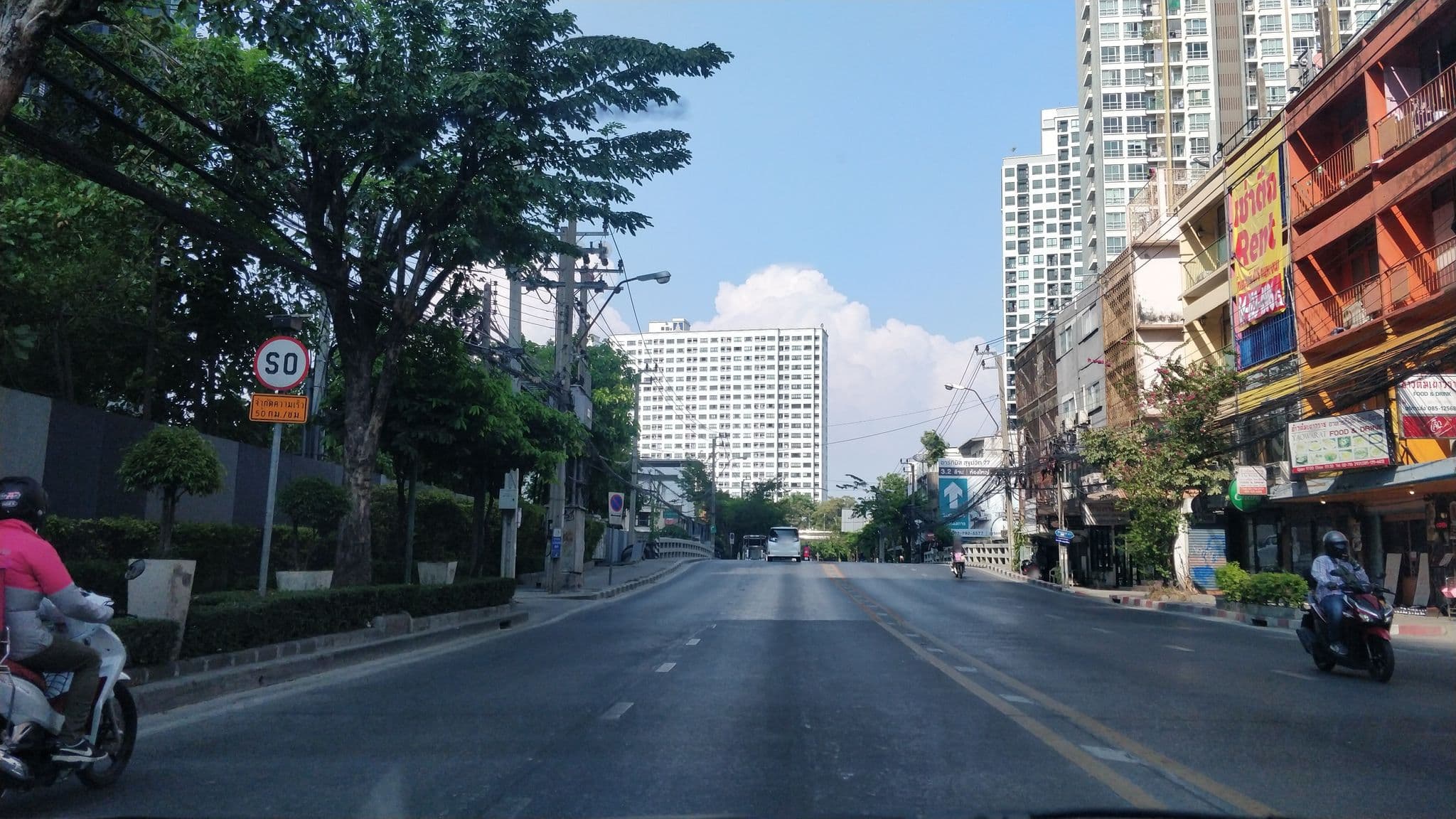 Street view near Trica, Phra Khanong — © sterylmreep (CC BY-SA · Mapillary)