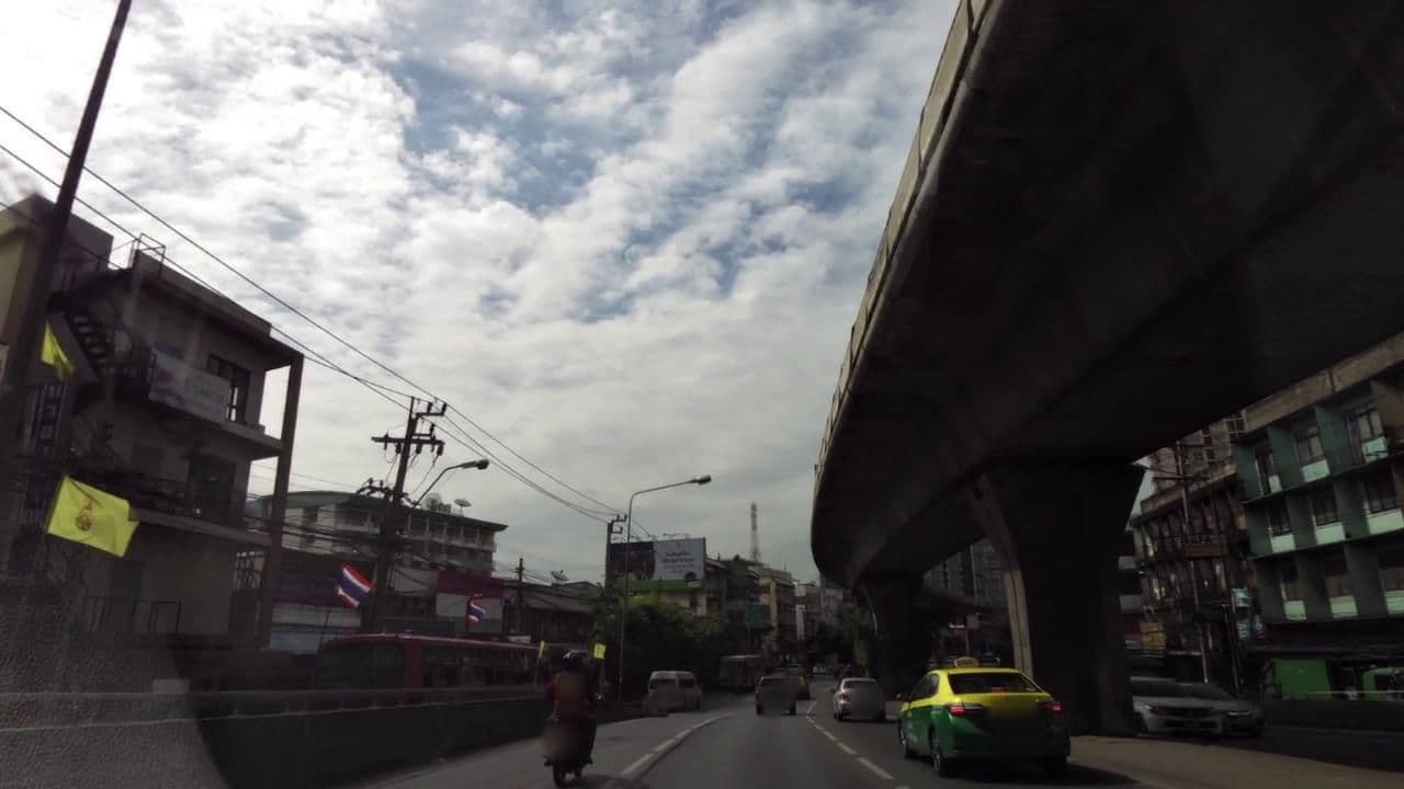 Street view near Mana Hostel, Phra Khanong — © toffy (CC BY-SA · Mapillary)