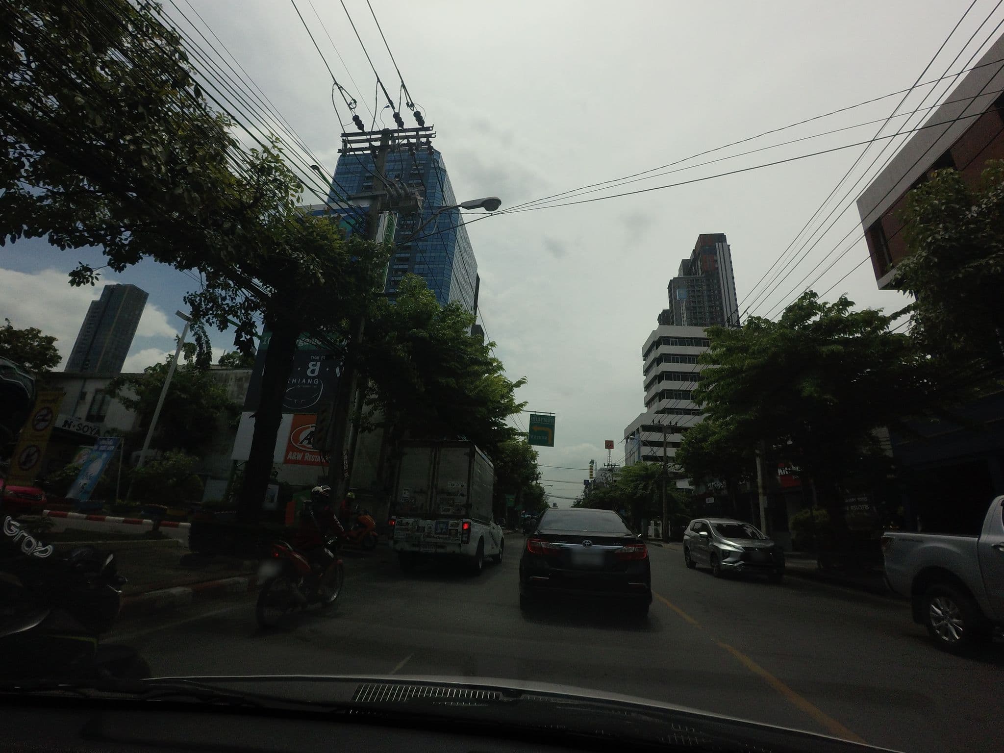 Street view near โรงแรมสบาย ลพบุรี, Watthana — © mishari (CC BY-SA · Mapillary)
