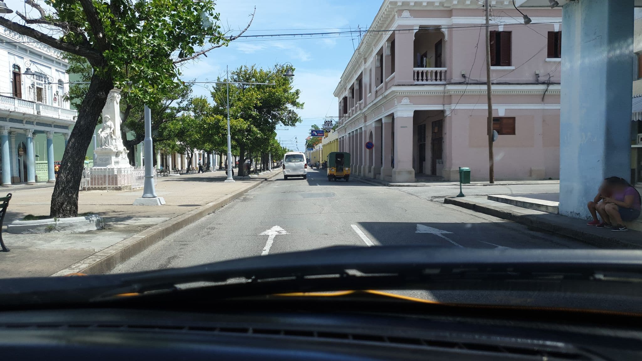 Street view near La Fuente, Cienfuegos