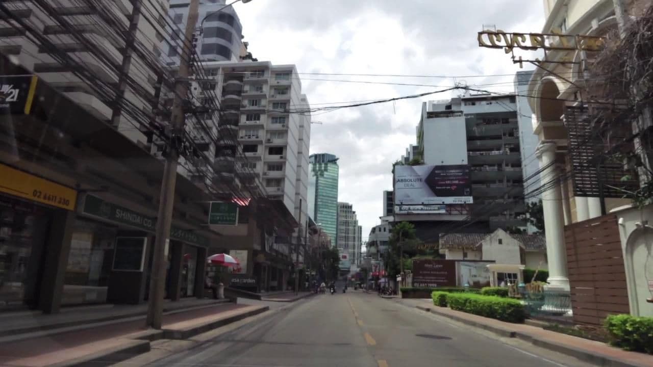 Street view near Hope Land Executive Serviced Apartment, Watthana — © toffy (CC BY-SA · Mapillary)