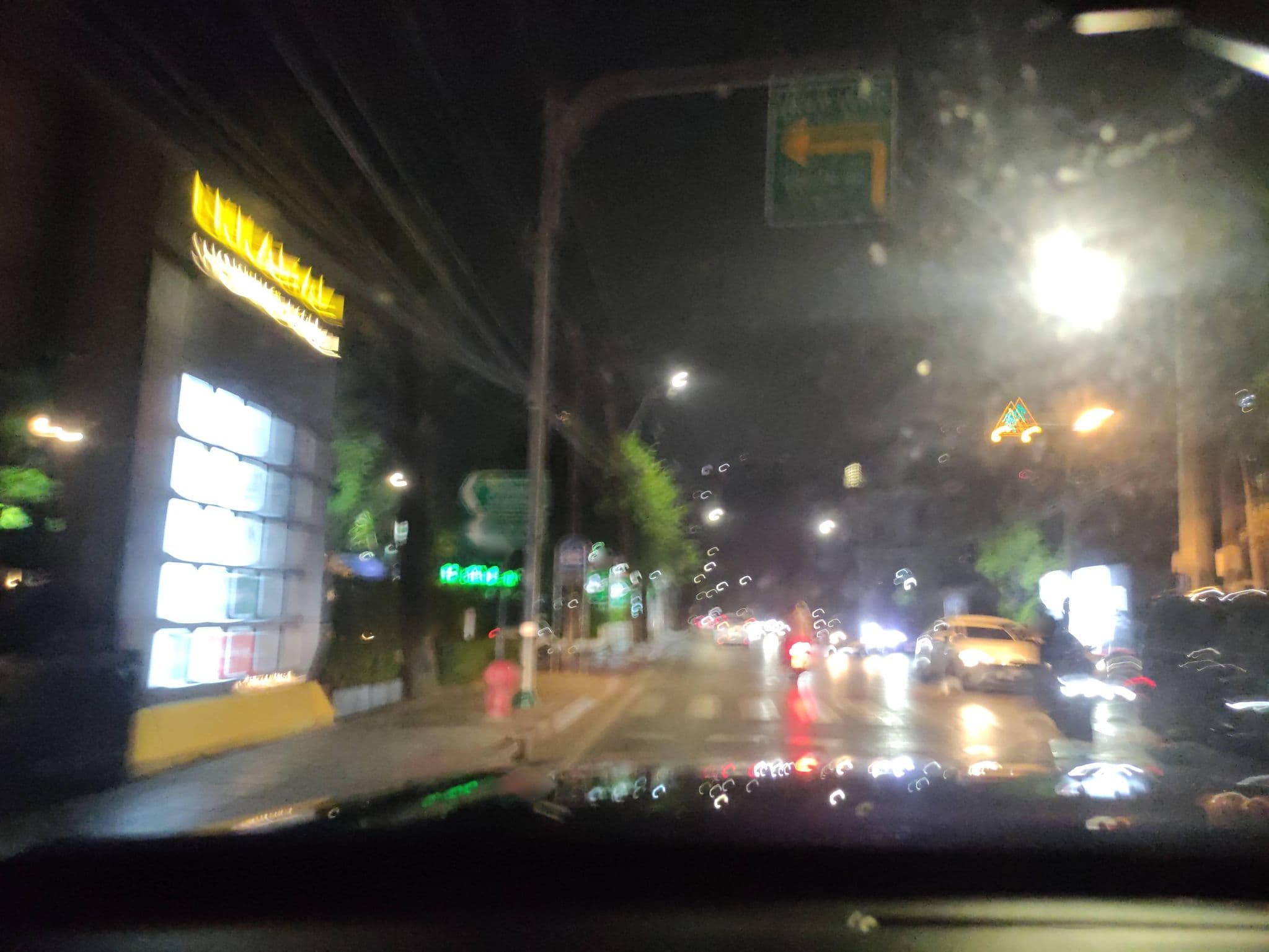 Street view near วินเซอร์  ห้องวีนัส, Watthana — © kasetitkml_pipitchai (CC BY-SA · Mapillary)